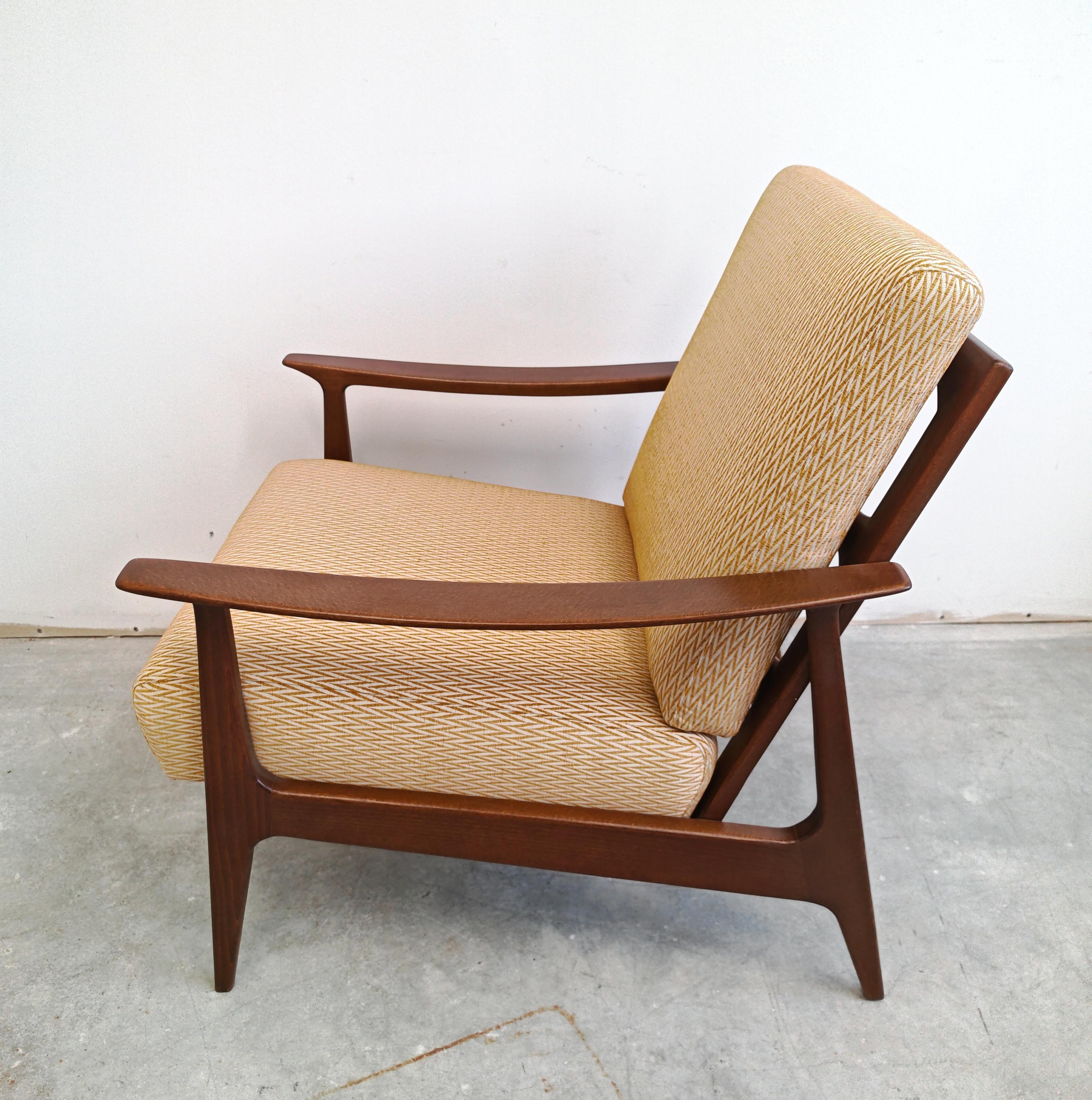Mid-Century moderno Poltrona moderna di metà secolo in faggio e tessuto giallo a zig zag, Danimarca 1960 in vendita