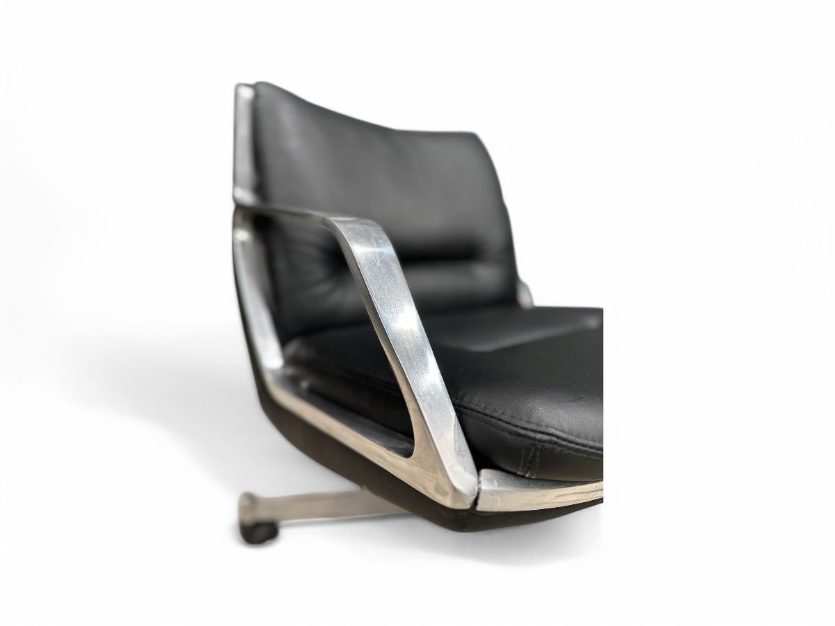20th Century Mid-Century Modern Armchair in Black Leather & Metal by Jorge Zalszupin, Brazil For Sale