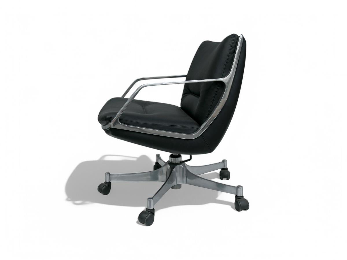 Brazilian Mid-Century Modern Armchair in Black Leather & Metal by Jorge Zalszupin, Brazil For Sale