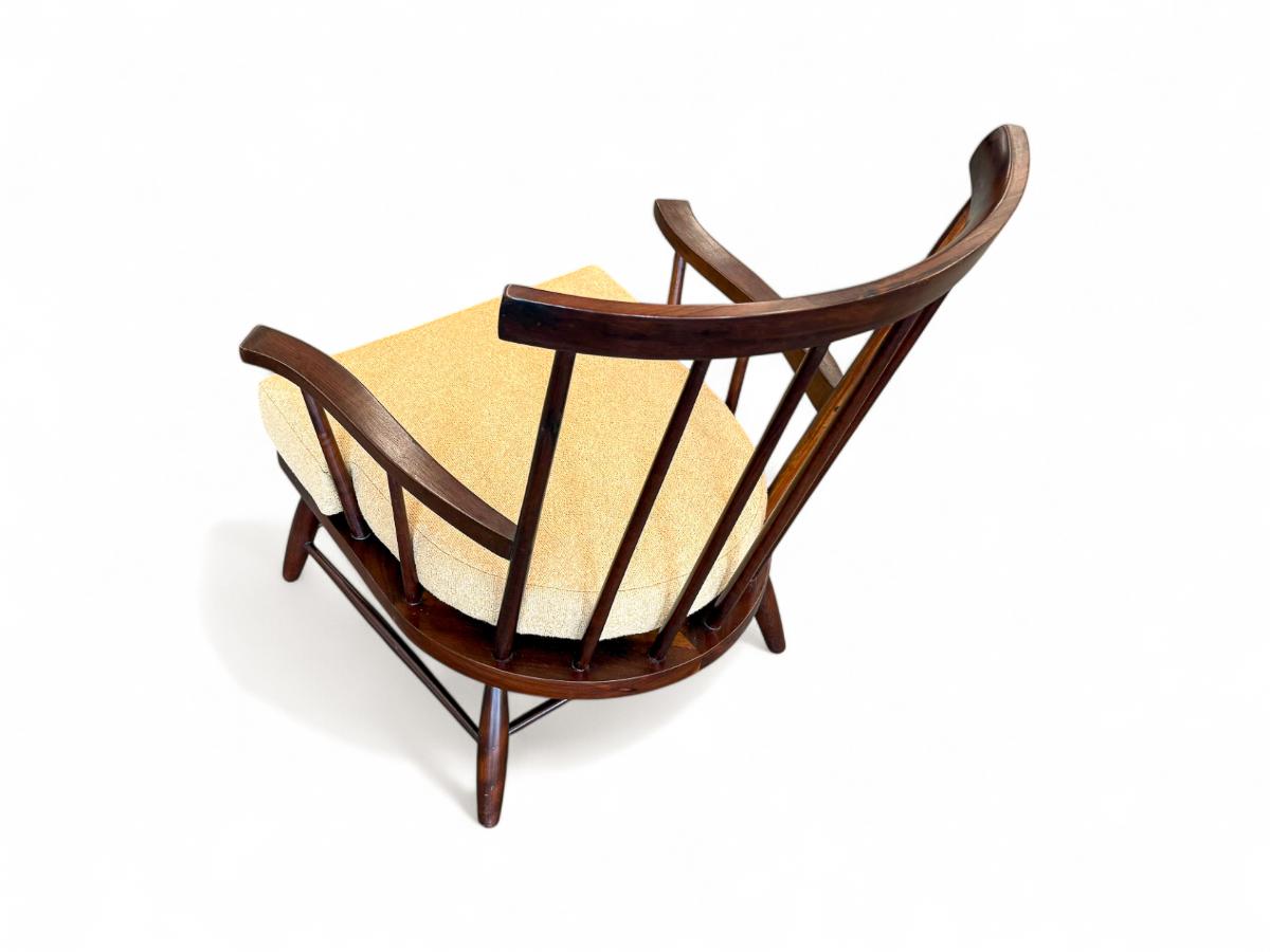 Mid-Century Modern Armchair in Hardwood & Boucle, A Forma Decorativa, Brazil For Sale 3