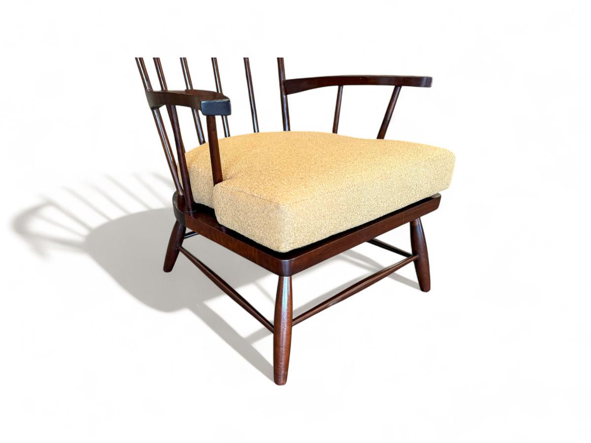 Available today, this Mid-Century Modern Armchair by A Forma Decorativa, made in Brazil in the 1960s is a true gem!

This stunning chair is crafted from solid Imbuia hardwood and showcases a seat made of braided rope and a super comfortable