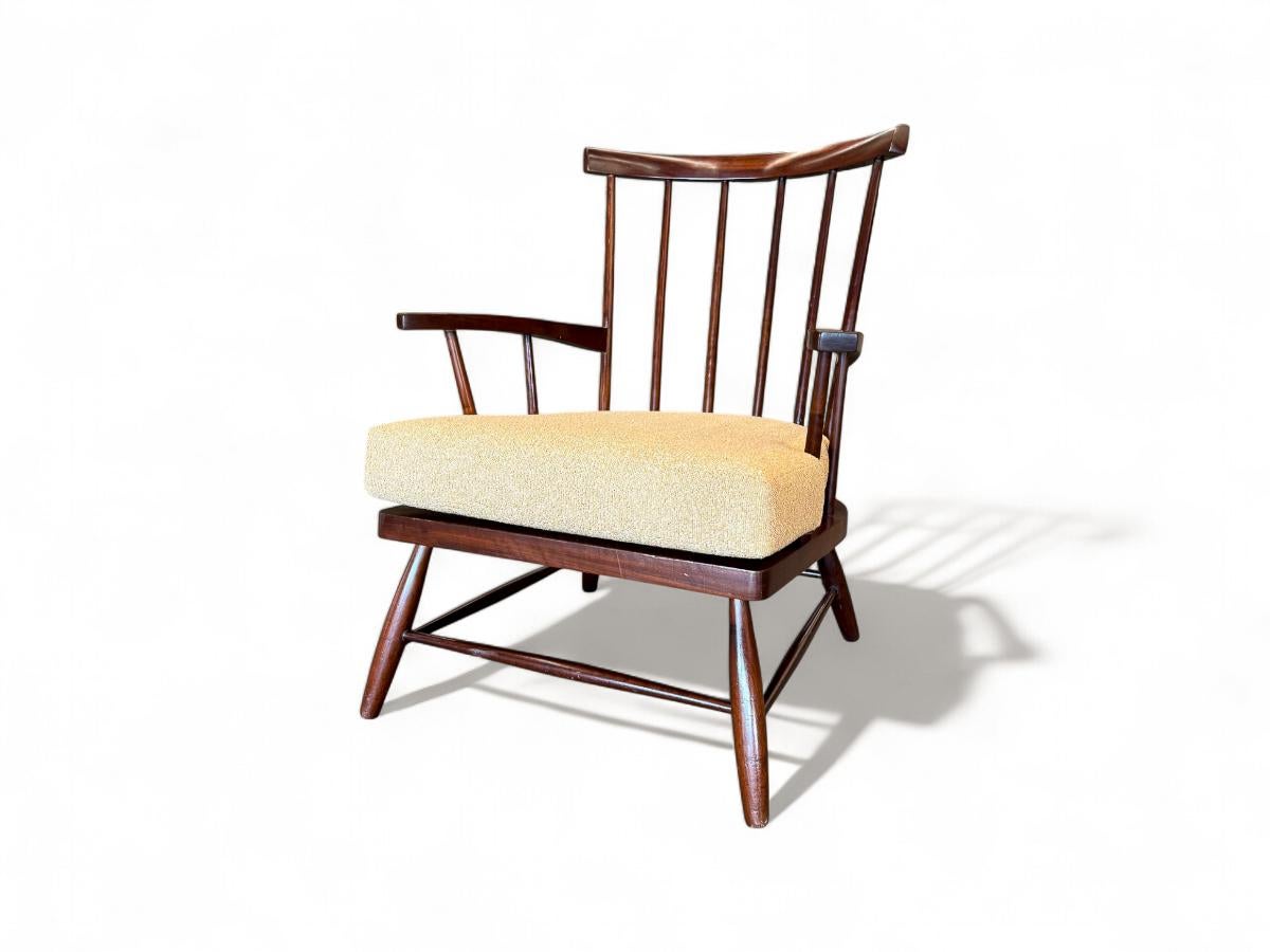 Bouclé Mid-Century Modern Armchair in Hardwood & Boucle, A Forma Decorativa, Brazil For Sale
