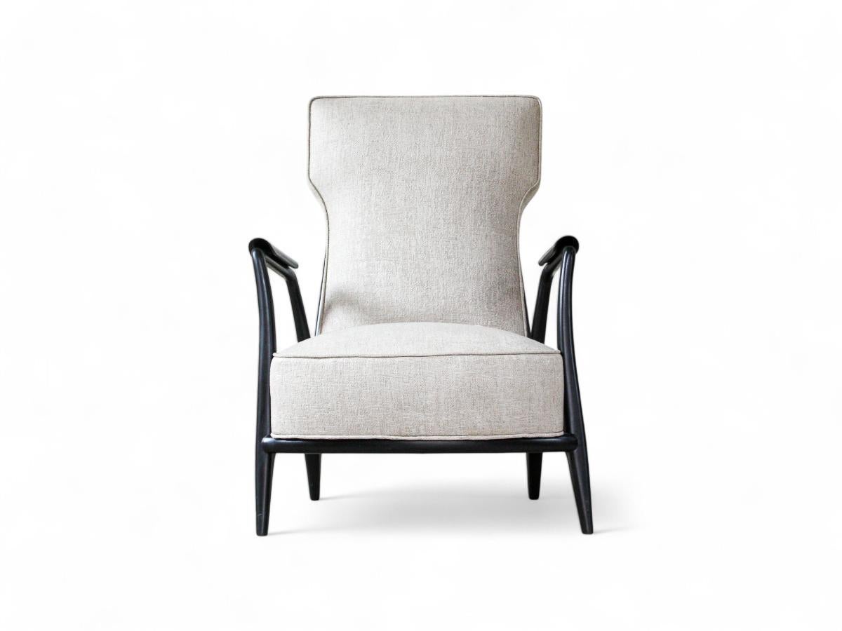 Available today, this sculptural Mid-Century Modern armchair in hardwood and grey fabric by Giuseppe Scapinelli made in the fifties is absolutely gorgeous!

The vintage armchair is made in Pau Marfim hardwood with Ebony finish in light gray fabric.