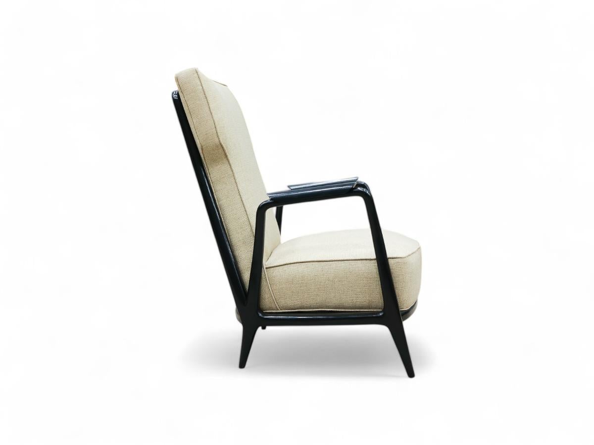 Available today, this sculptural Mid-Century Modern armchair in hardwood and grey fabric by Giuseppe Scapinelli made in the fifties is absolutely gorgeous!

The vintage armchair is made in Pau Marfim hardwood with Ebony finish in light gray fabric.