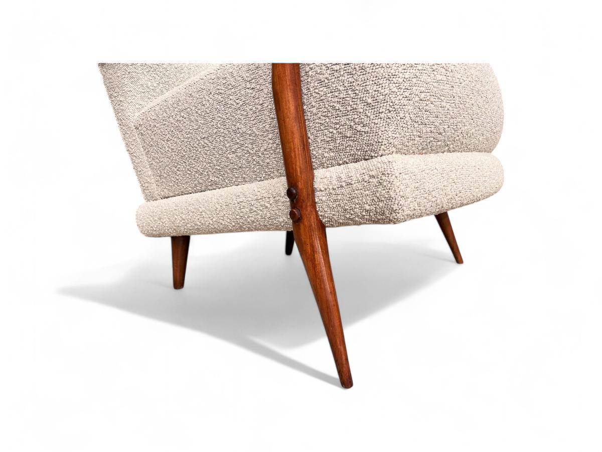 Brazilian Modern Armchair in Hardwood , Leather and Bouclé, Giuseppe Scapinelli For Sale 3
