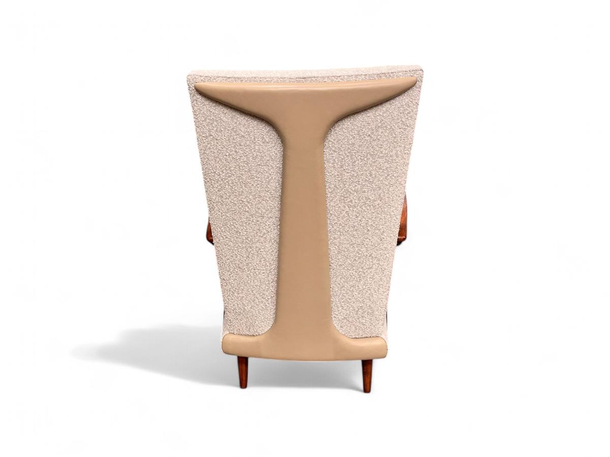 Brazilian Modern Armchair in Hardwood , Leather and Bouclé, Giuseppe Scapinelli In Good Condition For Sale In New York, NY