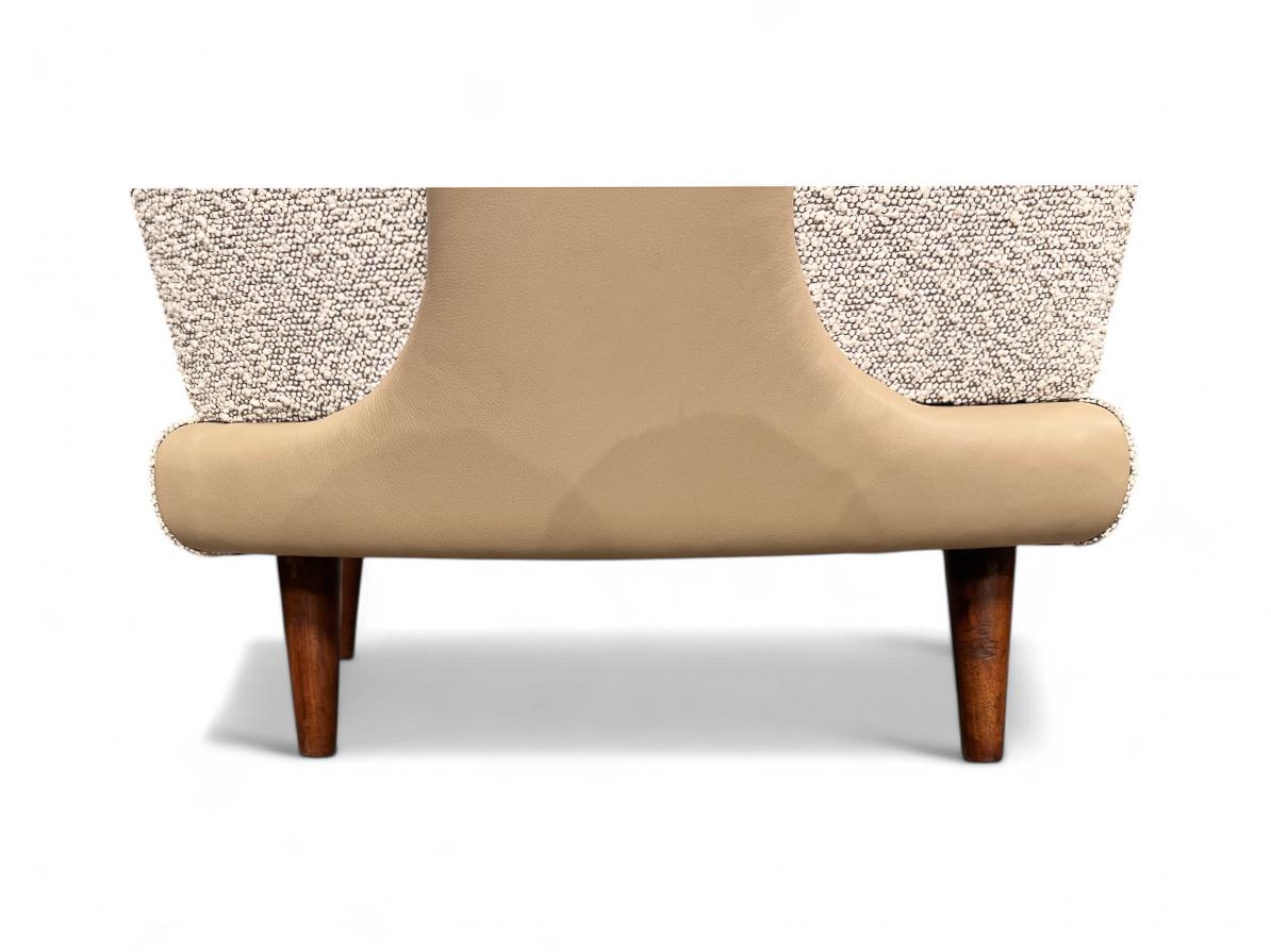 20th Century Brazilian Modern Armchair in Hardwood , Leather and Bouclé, Giuseppe Scapinelli For Sale
