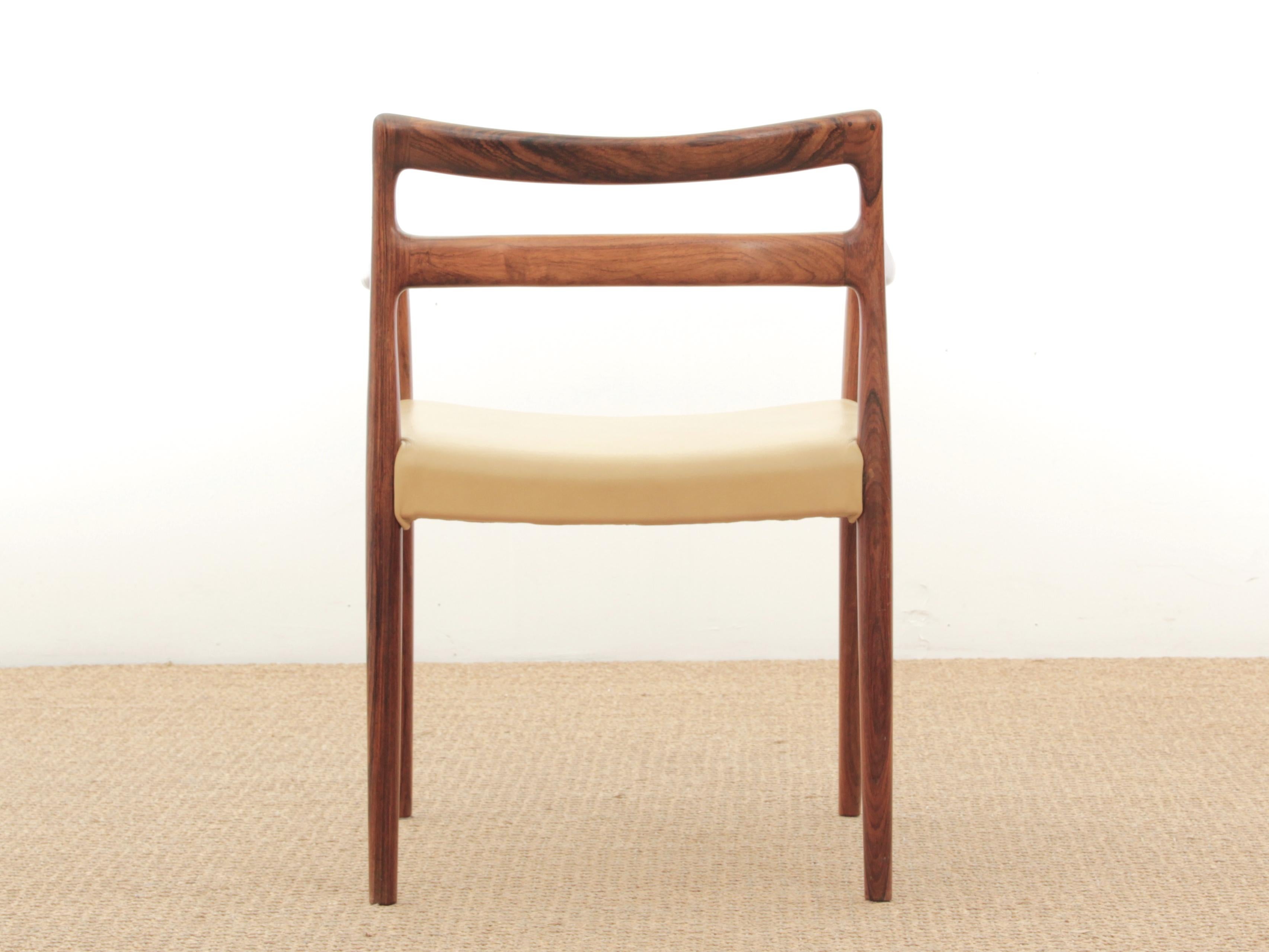 Bois de rose Fauteuil moderne du milieu du siècle en bois de rose par Kai Lyngfeldt en vente