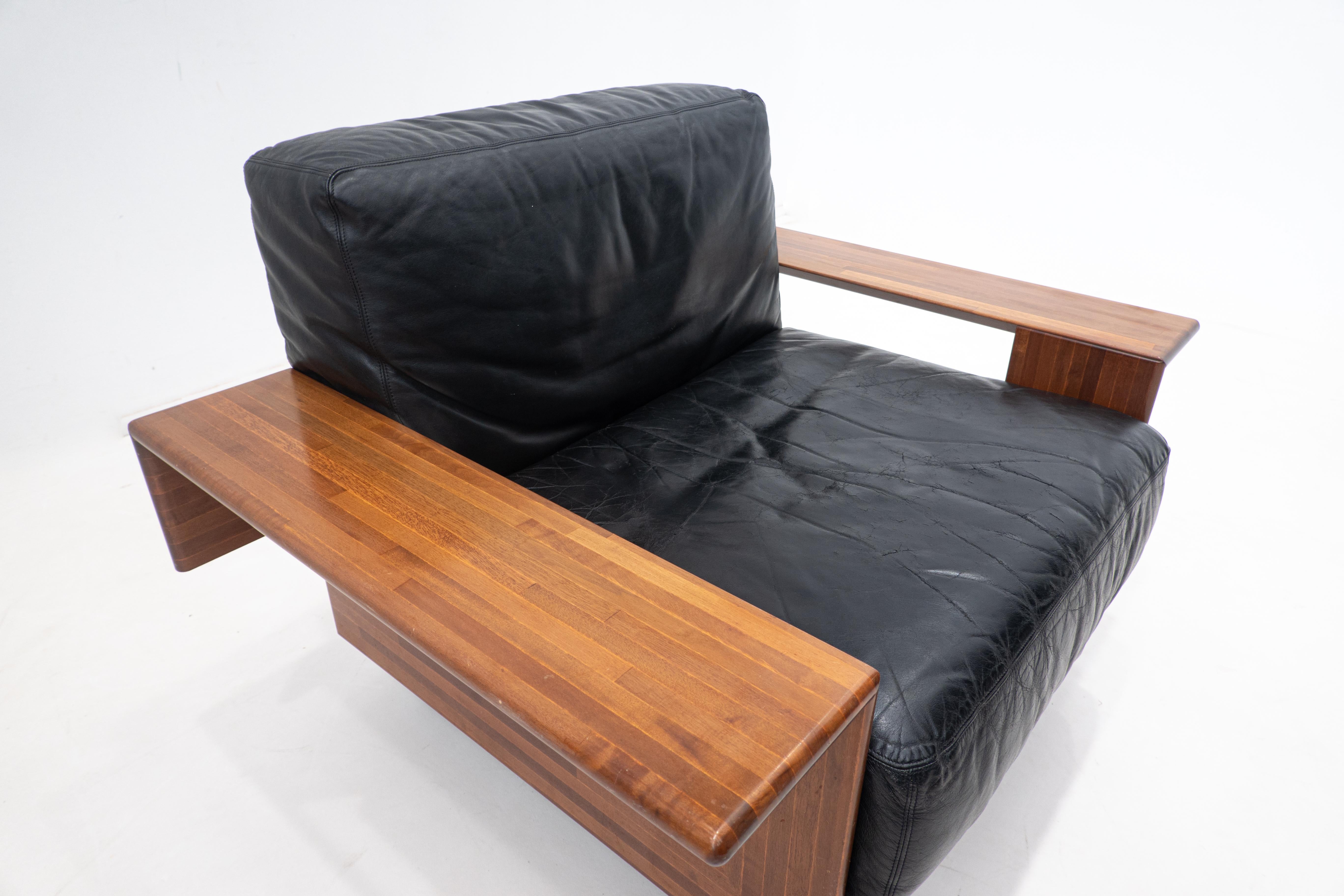 Mid-20th Century Mid-Century Modern Armchair in the Style of Tobia Scarpa, Wood and Leather For Sale