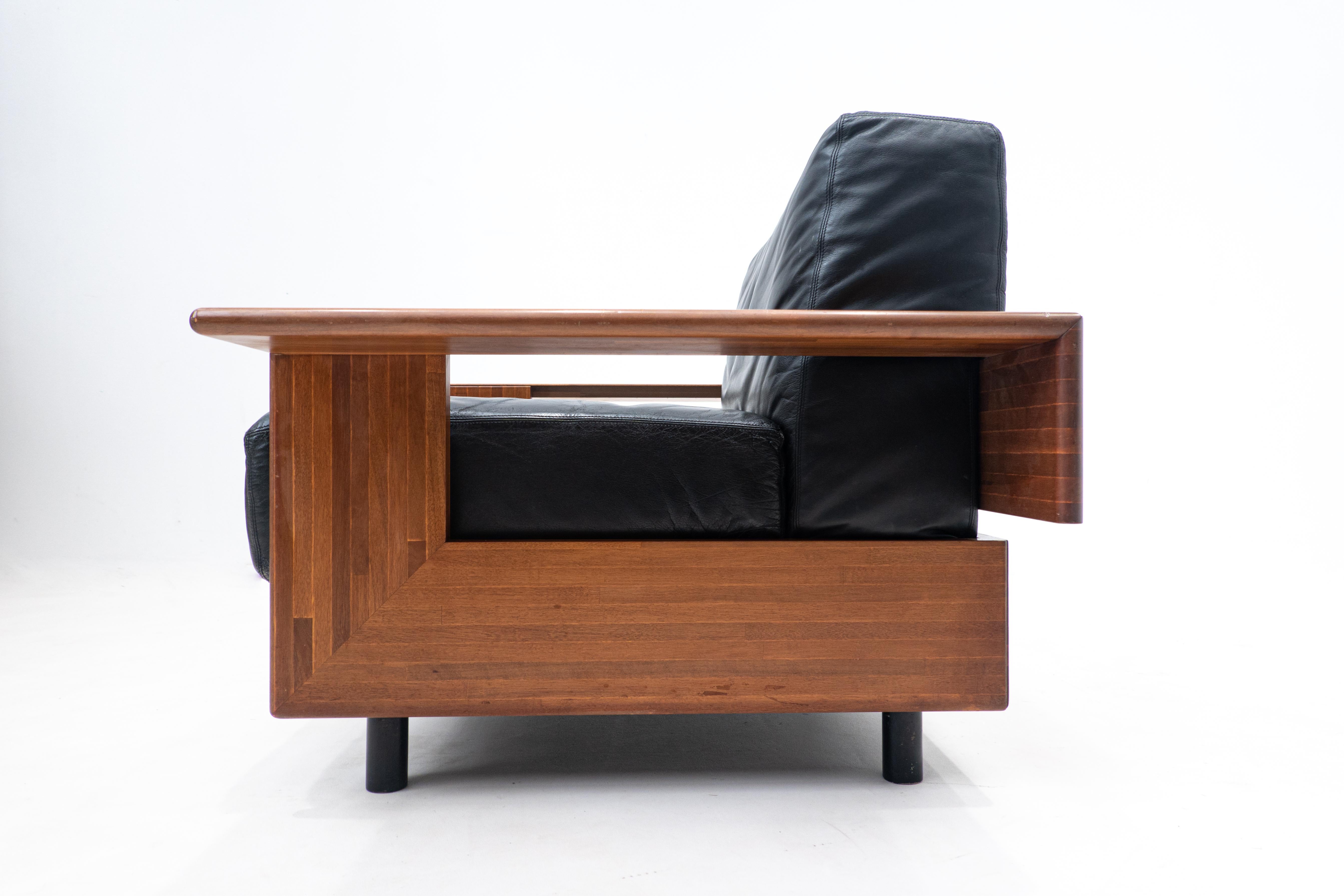 Mid-Century Modern Armchair in the Style of Tobia Scarpa, Wood and Leather For Sale 4