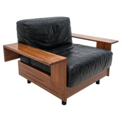 Moderner Sessel aus der Mitte des Jahrhunderts im Stil von Tobia Scarpa aus Holz und Leder