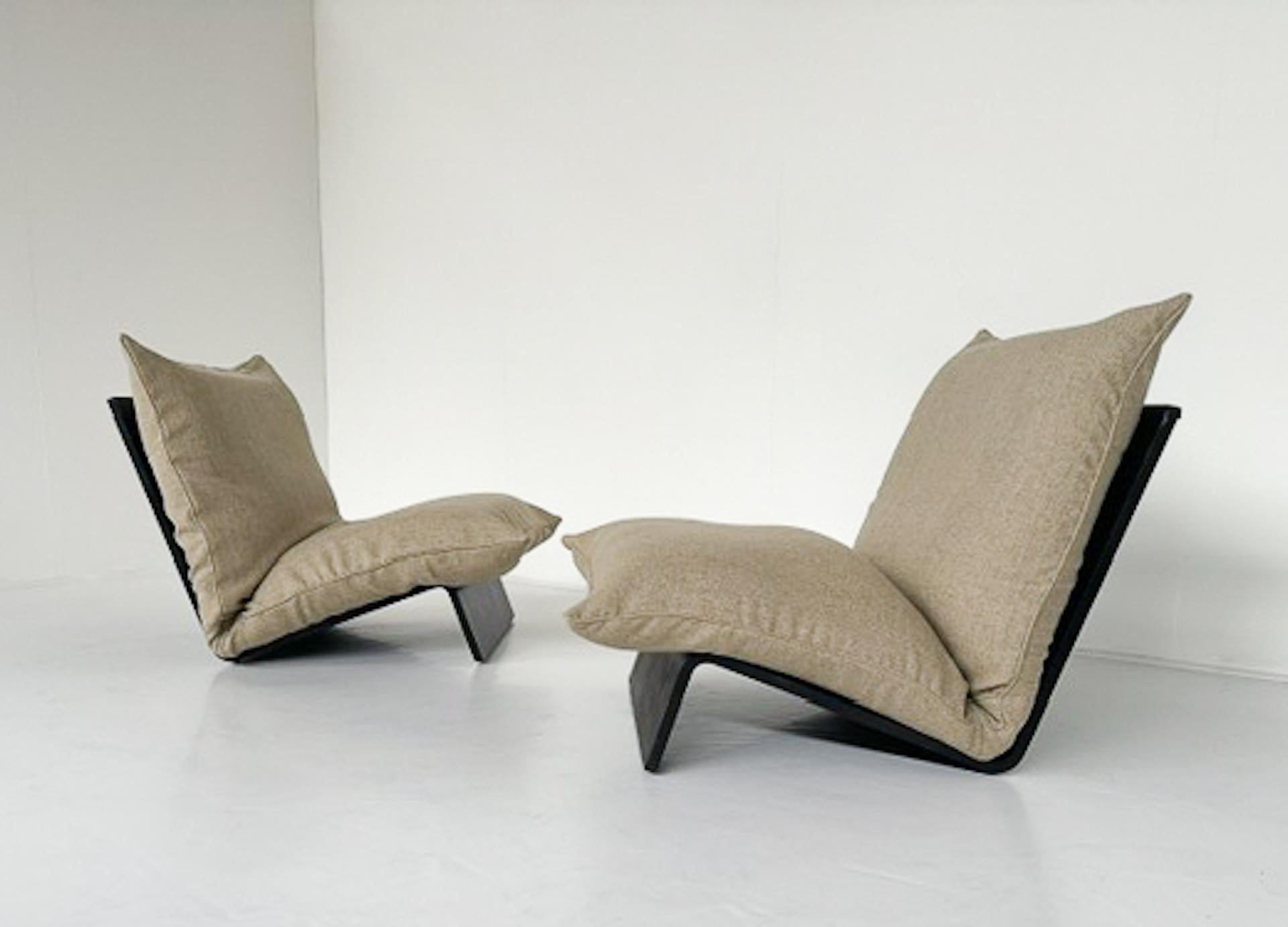 Poltrona moderna di metà secolo, Italia, Wood e Fabrice - 1 ancora disponibile In condizioni buone in vendita a Brussels, BE