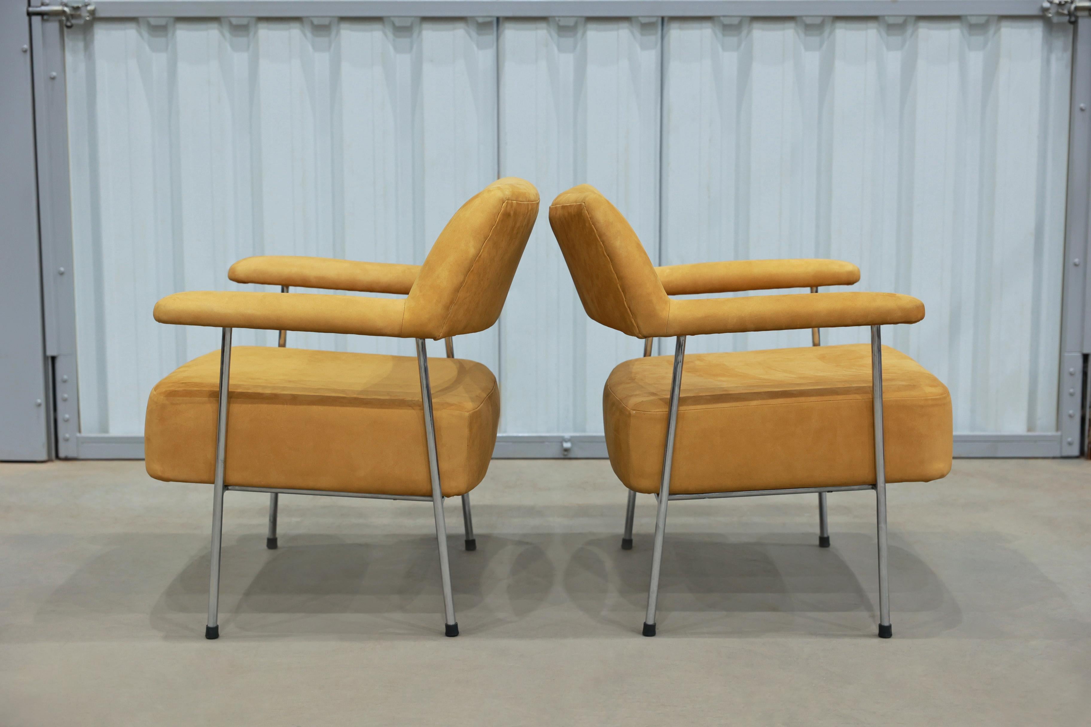 Brazilian Mid-Century Modern Armchair Set in Metal and Suede by Joaquim Tenreiro, Brazil For Sale