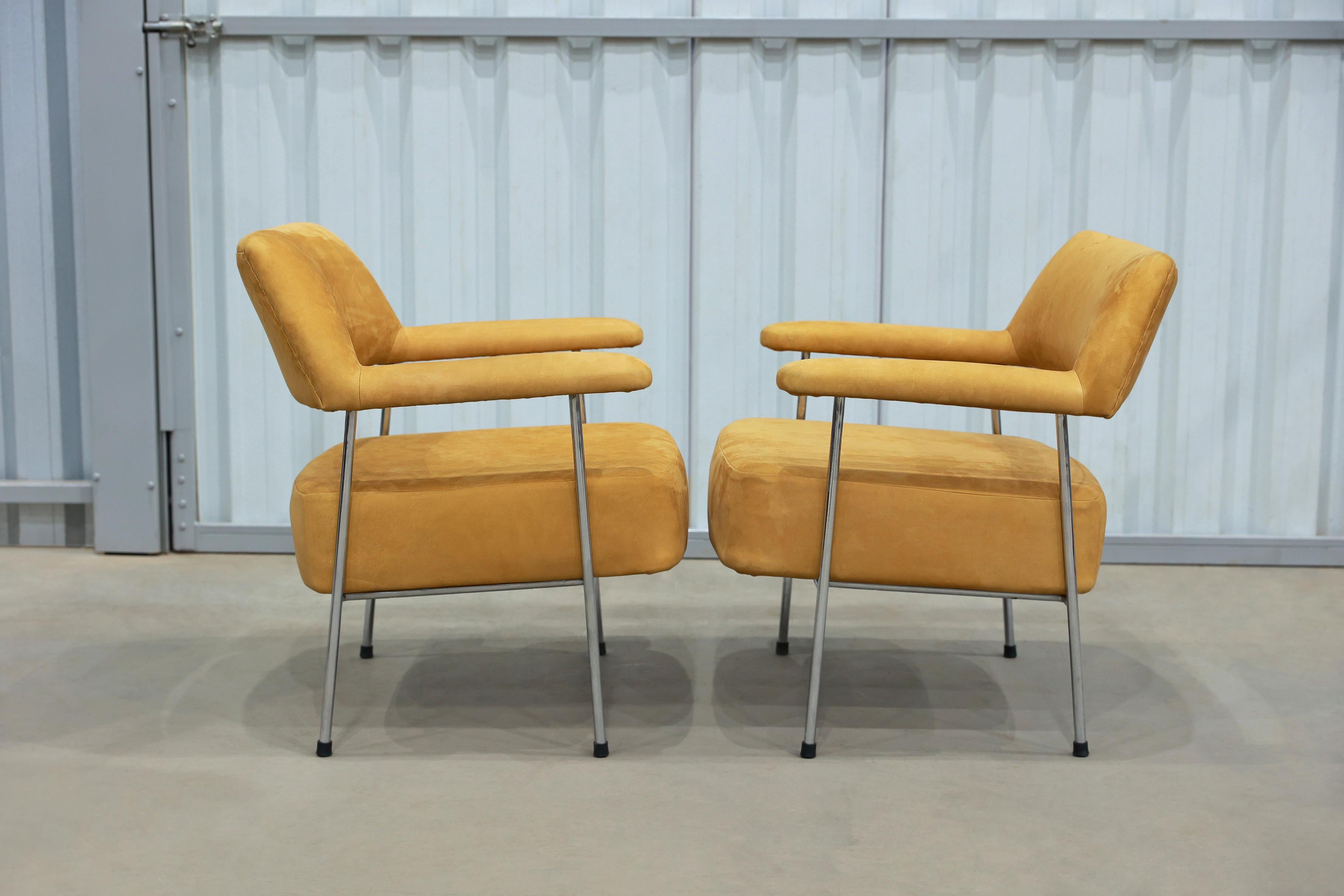 20th Century Mid-Century Modern Armchair Set in Metal and Suede by Joaquim Tenreiro, Brazil For Sale