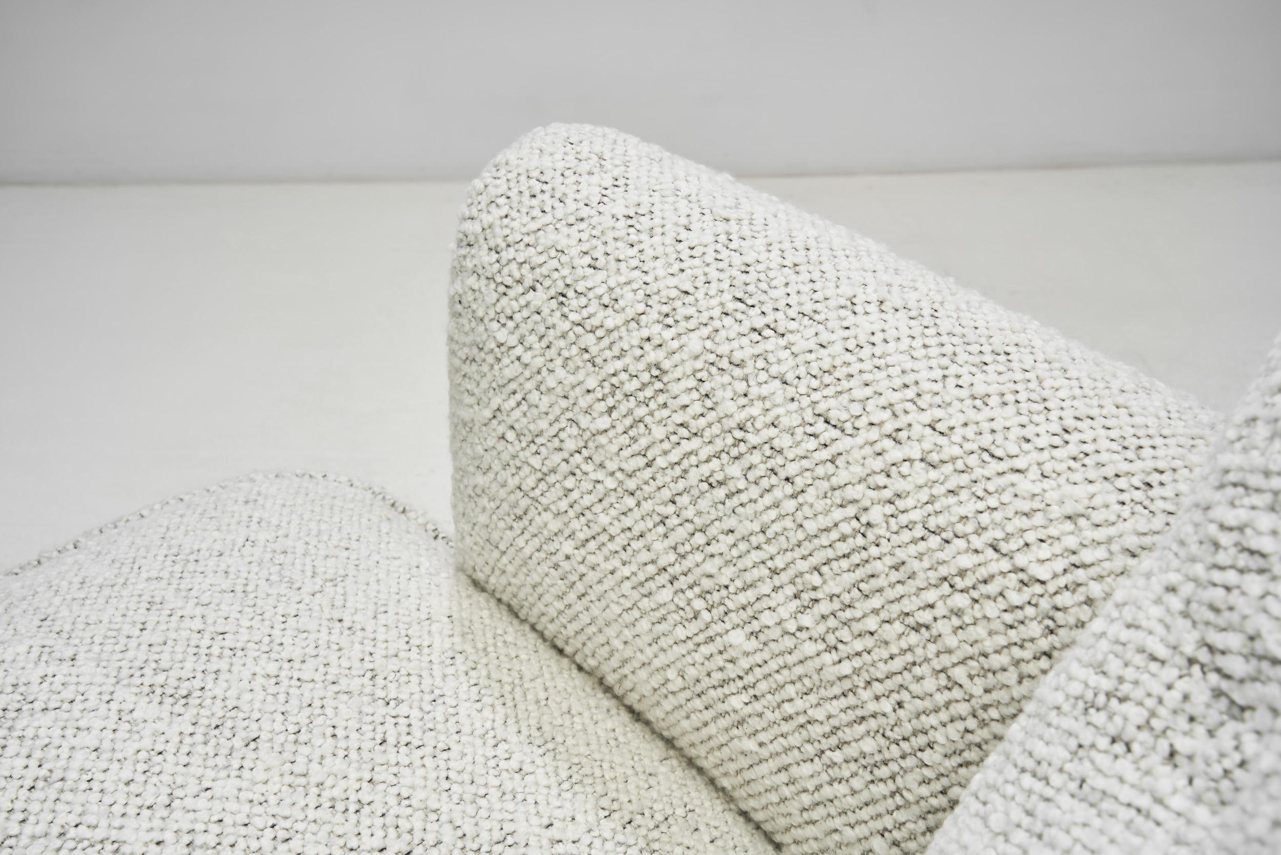 Sillón Moderno de Mitad de Siglo Tapizado en Tela Bouclé, Europa Siglo XX en venta 5