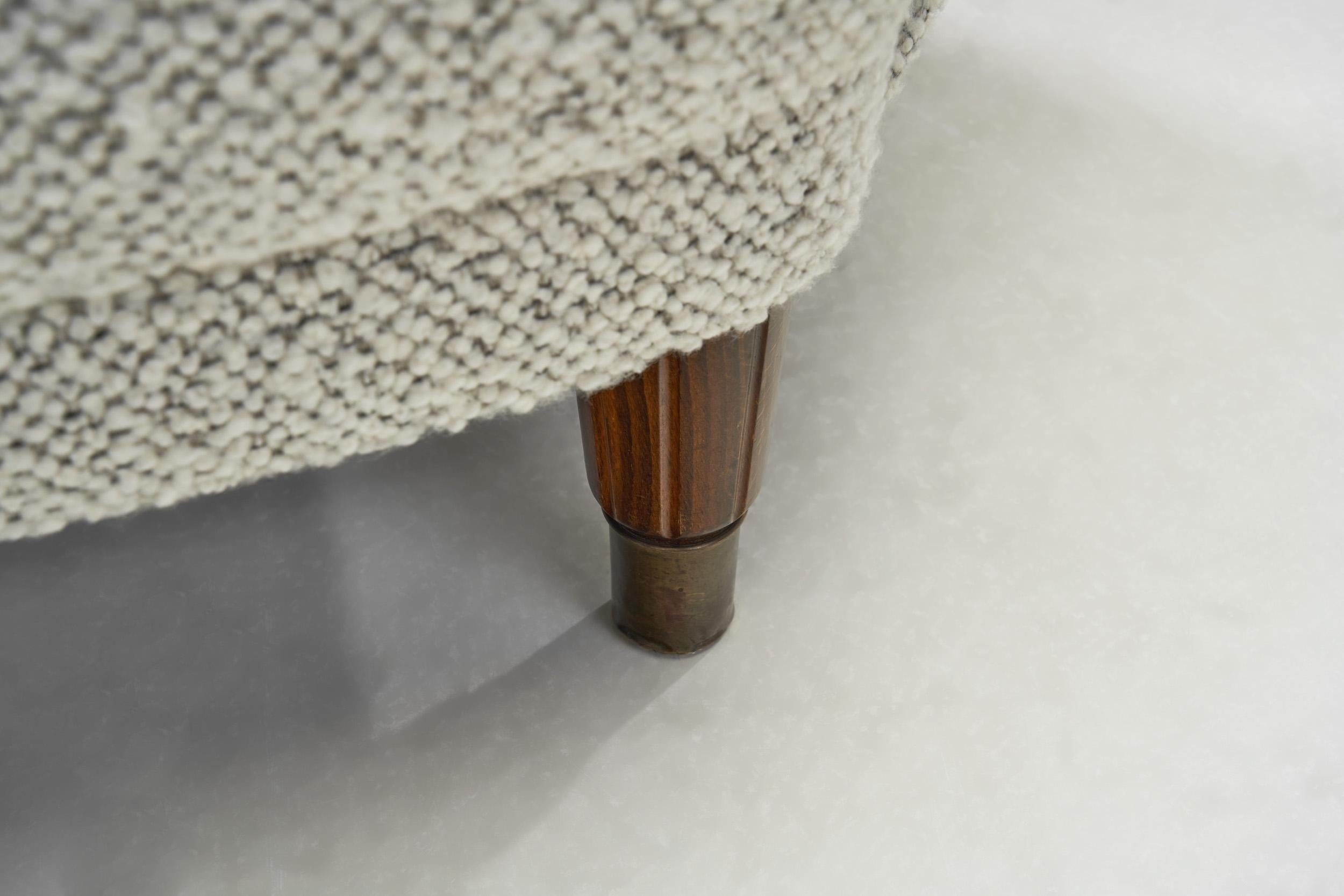Sillón Moderno de Mitad de Siglo Tapizado en Tela Bouclé, Europa Siglo XX en venta 9