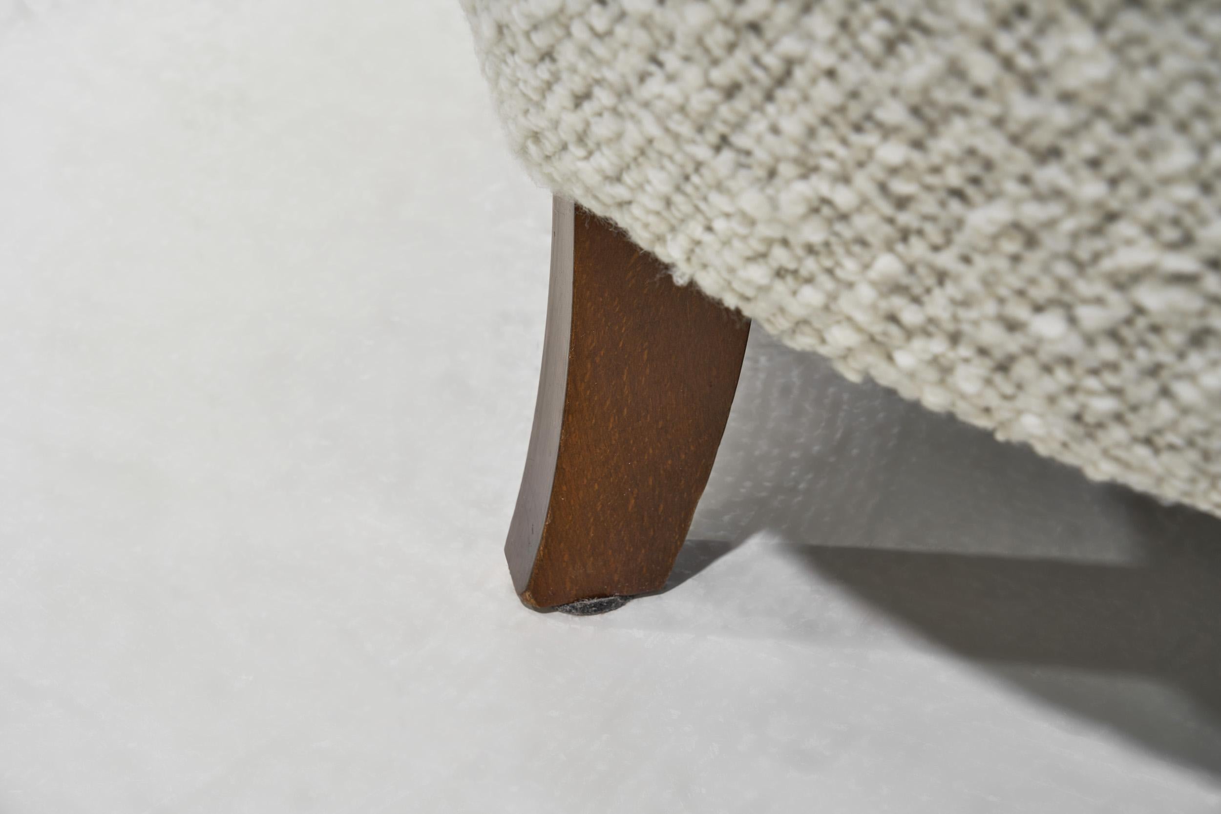 Sillón Moderno de Mitad de Siglo Tapizado en Tela Bouclé, Europa Siglo XX en venta 10