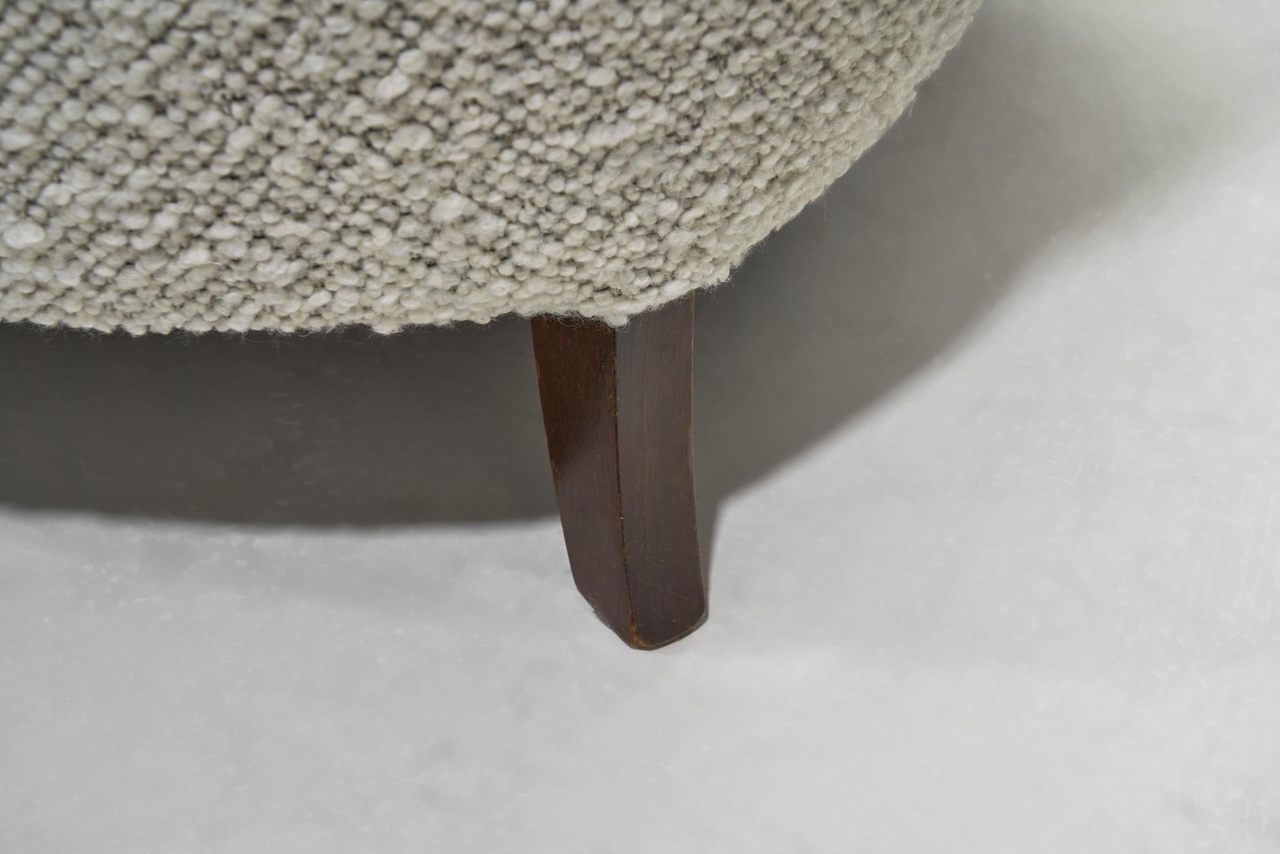 Sillón Moderno de Mitad de Siglo Tapizado en Tela Bouclé, Europa Siglo XX en venta 11
