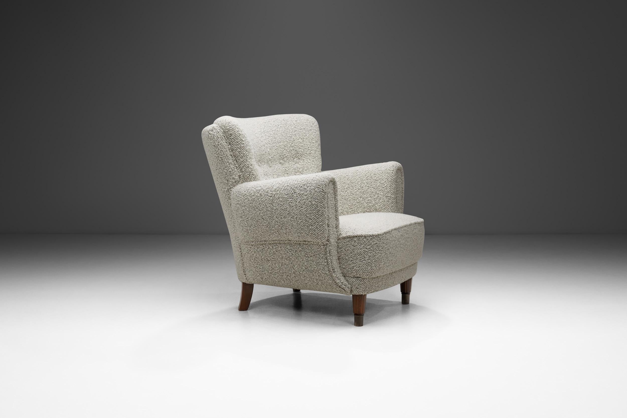 Sillón Moderno de Mitad de Siglo Tapizado en Tela Bouclé, Europa Siglo XX Europeo en venta