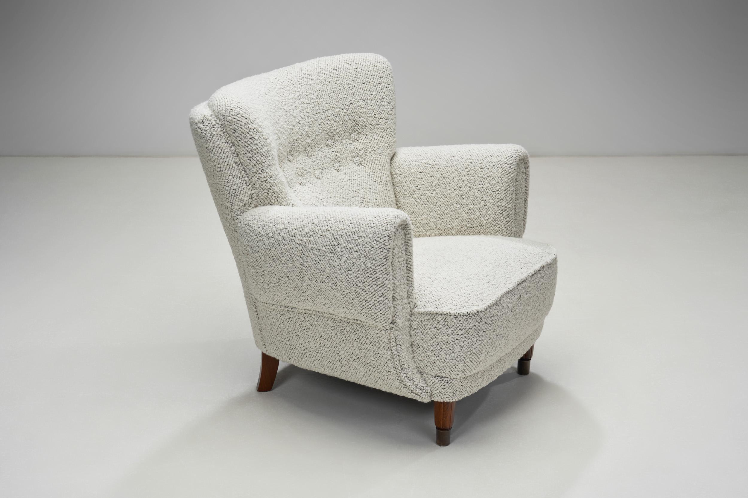Sillón Moderno de Mitad de Siglo Tapizado en Tela Bouclé, Europa Siglo XX siglo XX en venta
