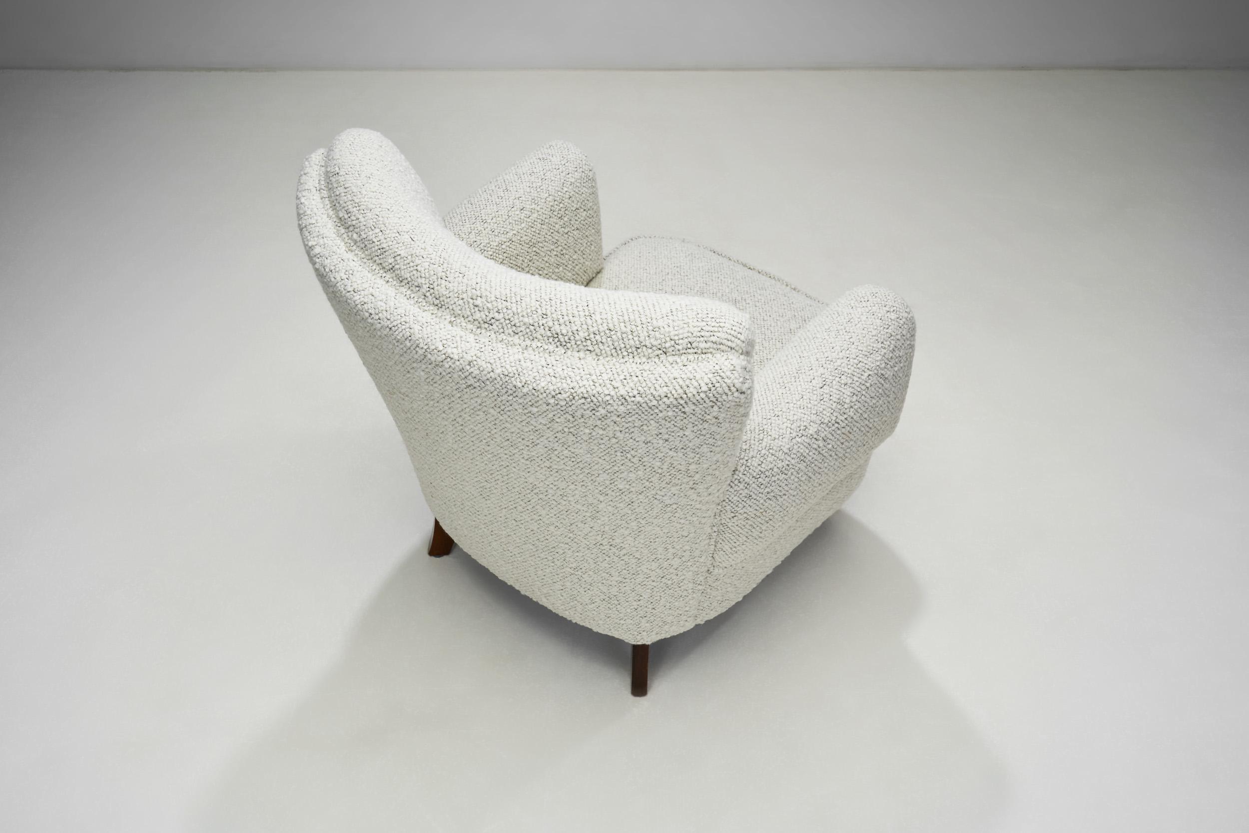 Sillón Moderno de Mitad de Siglo Tapizado en Tela Bouclé, Europa Siglo XX en venta 1