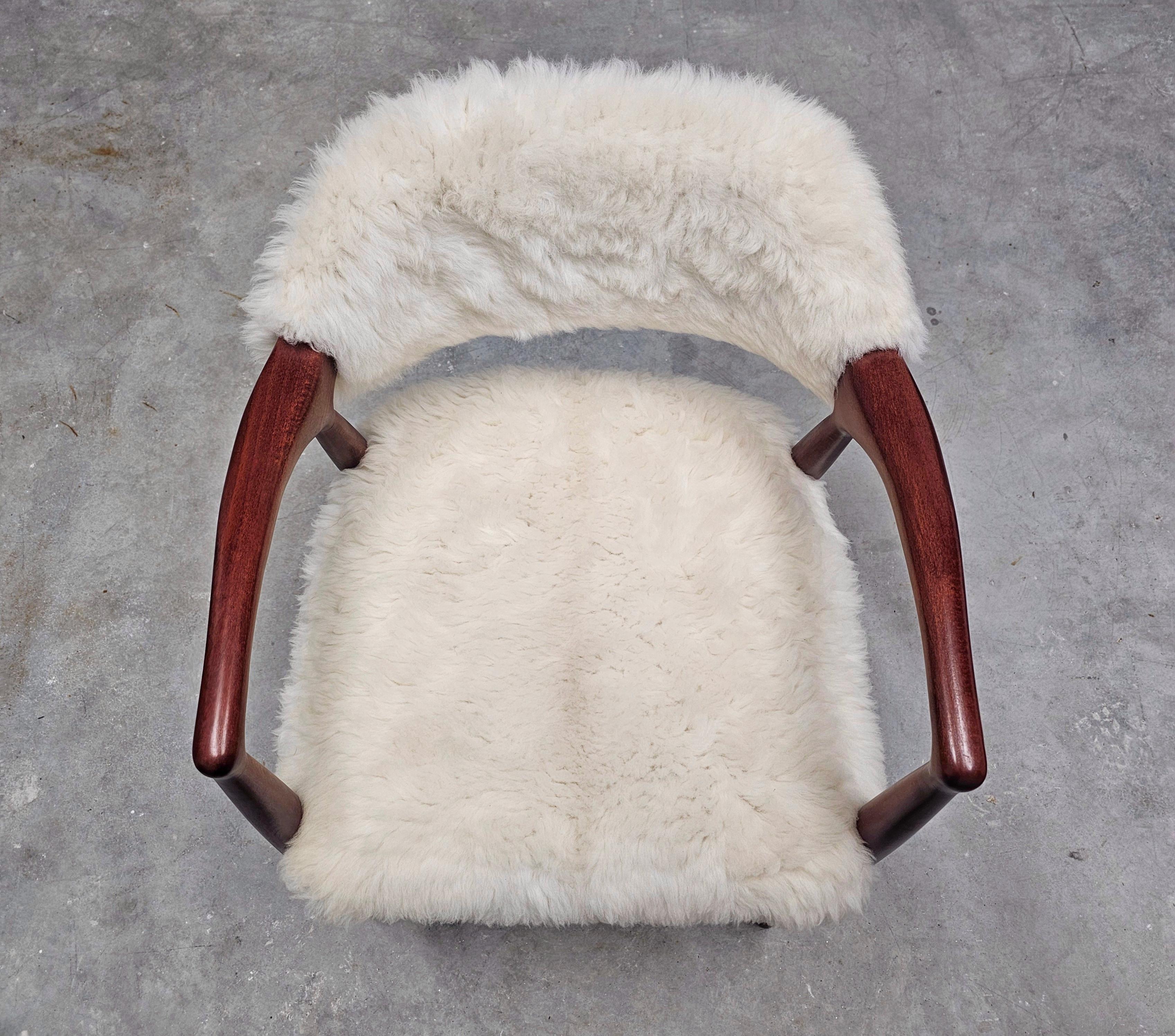 Mid Century Modern Armchair upholstered in lambskin, Yugoslavia 1960s For Sale 5