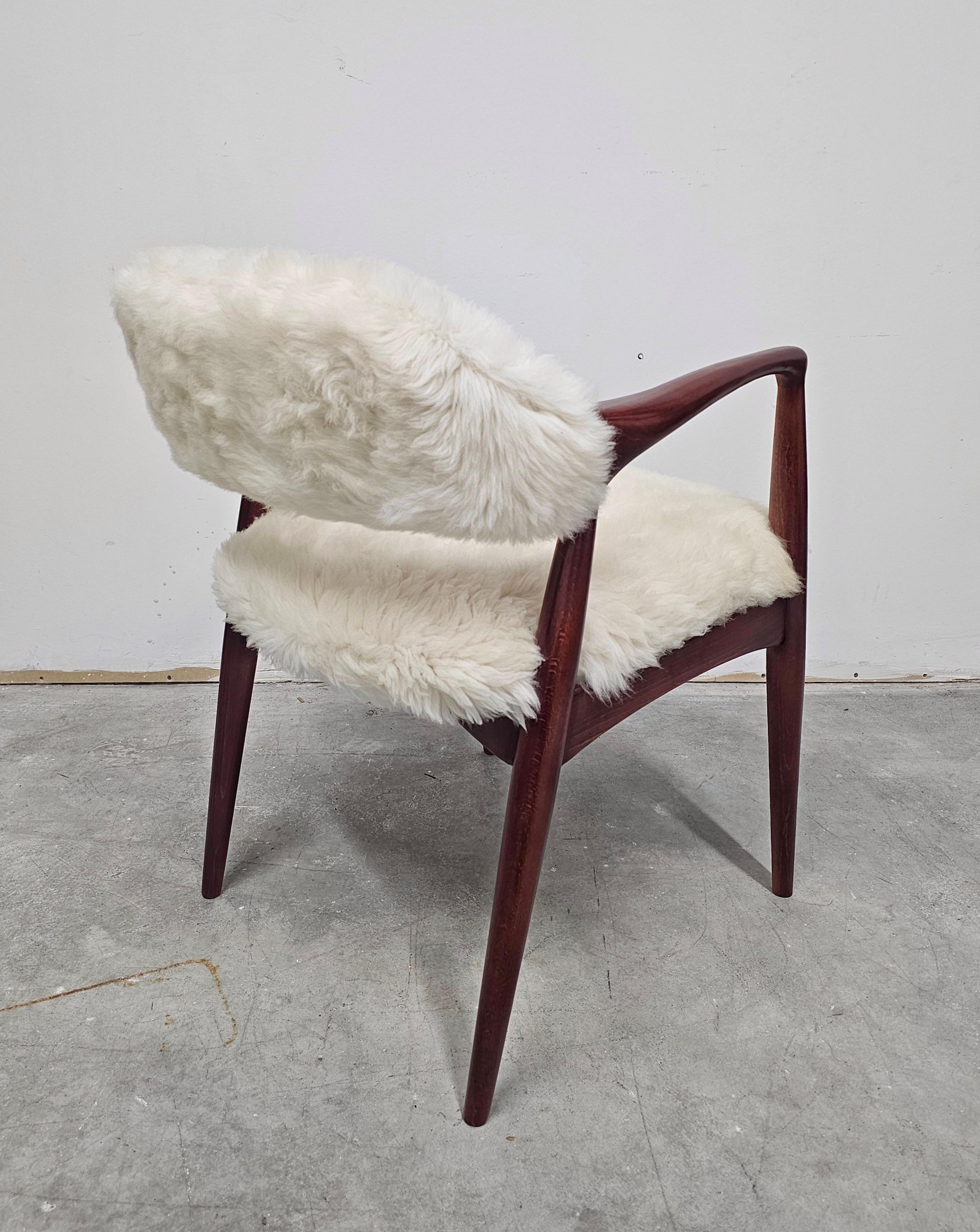 Mid-20th Century Mid Century Modern Armchair upholstered in lambskin, Yugoslavia 1960s For Sale