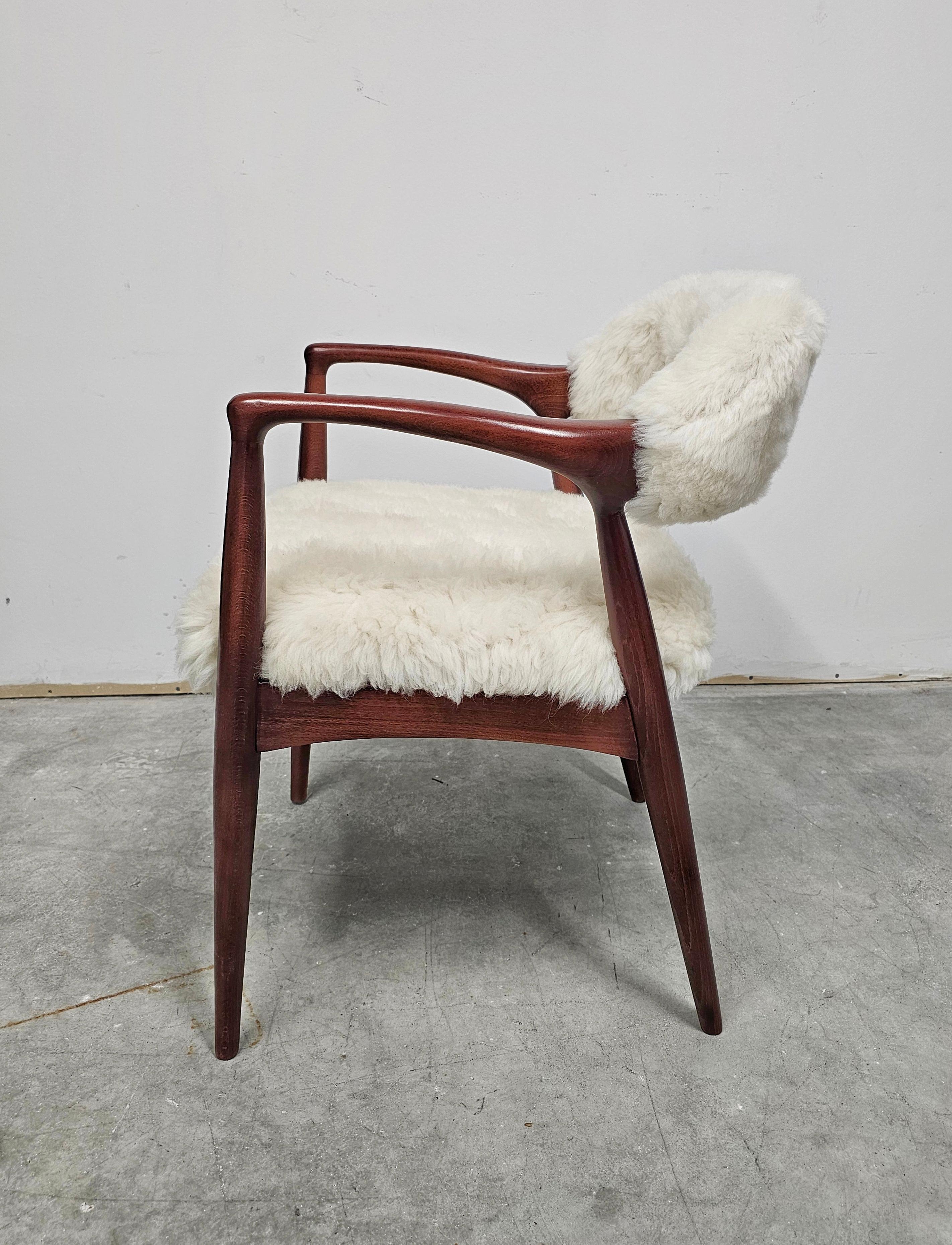 Mid Century Modern Armchair upholstered in lambskin, Yugoslavia 1960s For Sale 2