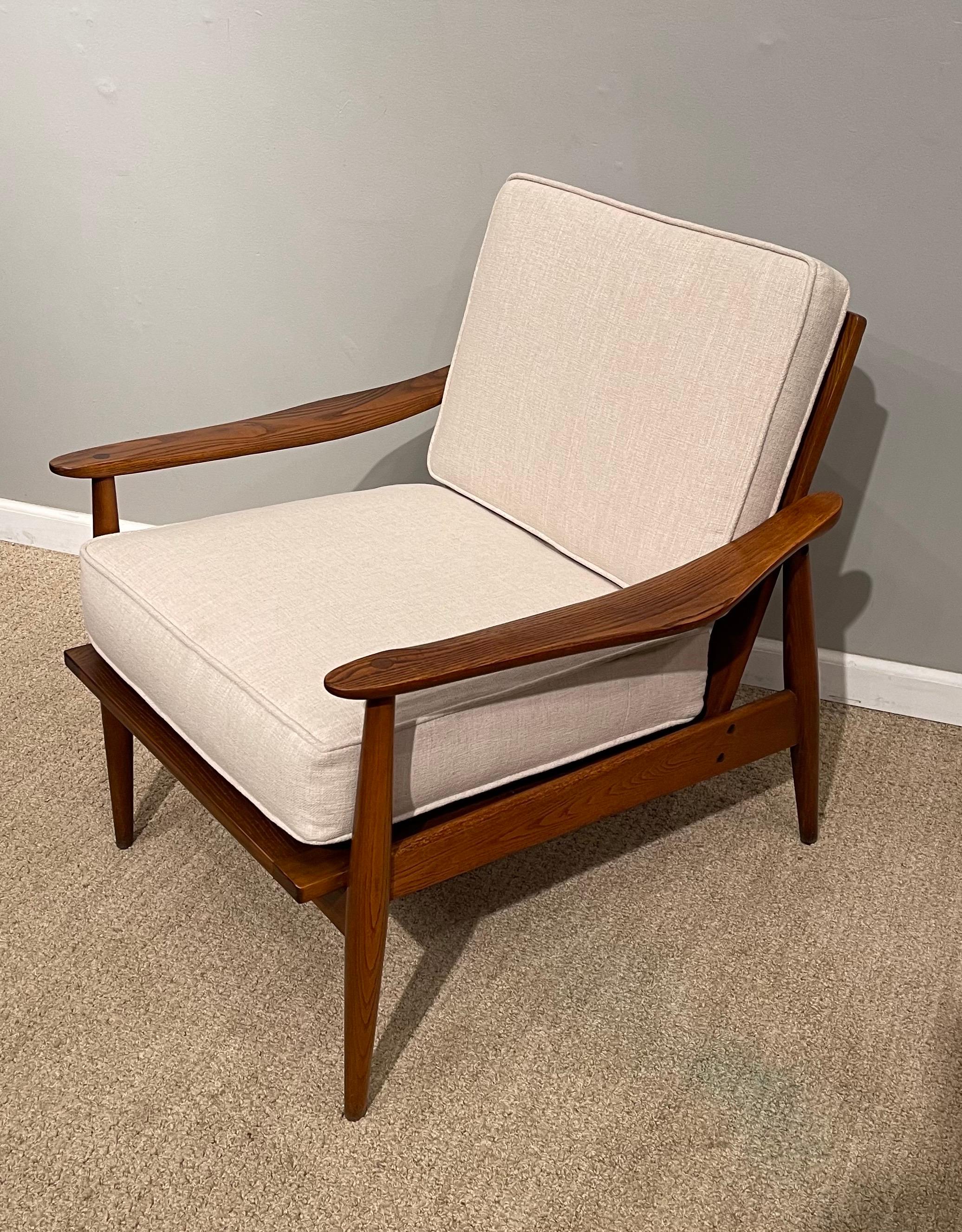 Mid-Century Modern Armchair W New Seat & Back Cushions For Sale 1