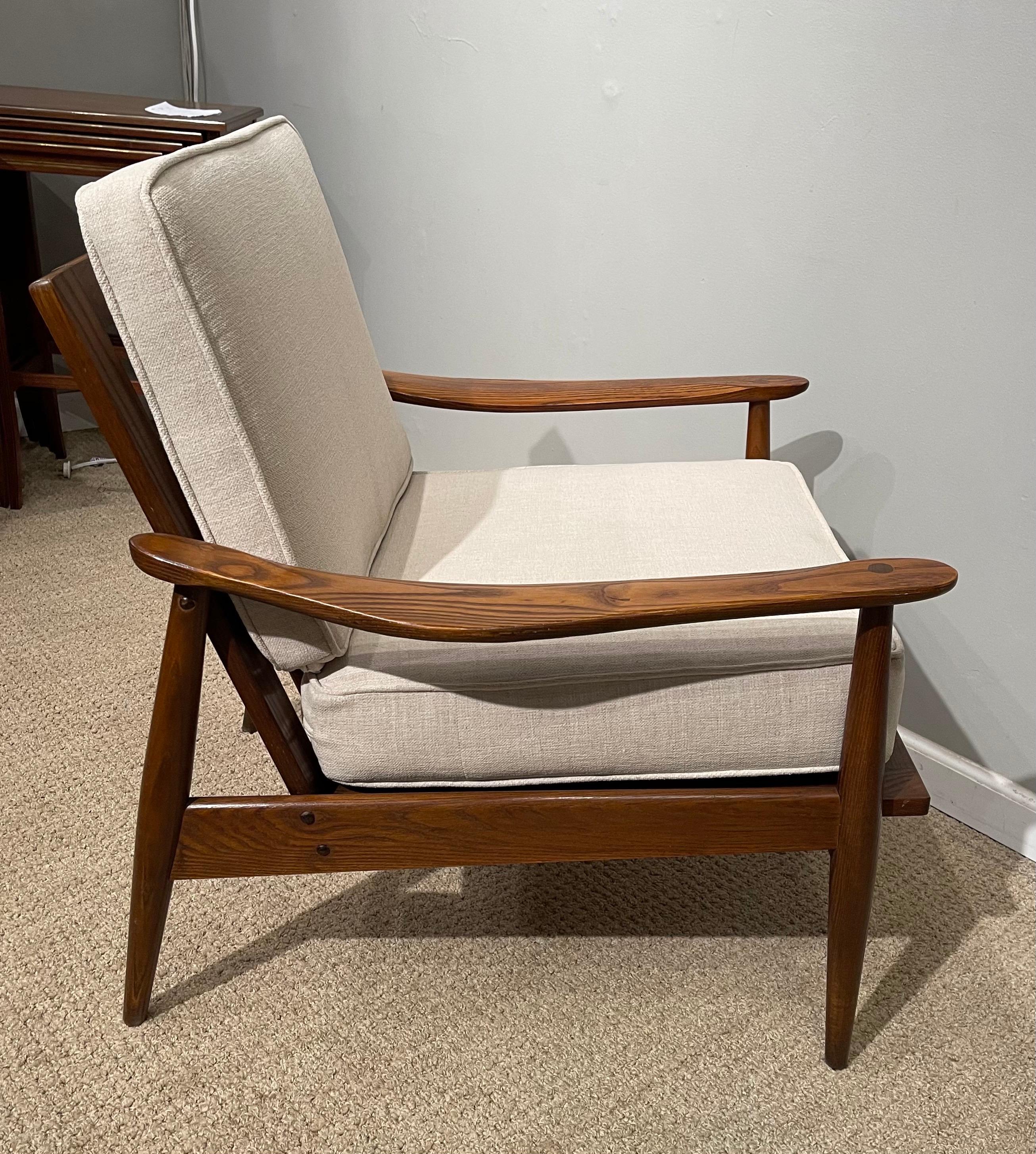 The Moderns Modernity Armchair W New Seat & Back Cushions Bon état - En vente à New York, NY