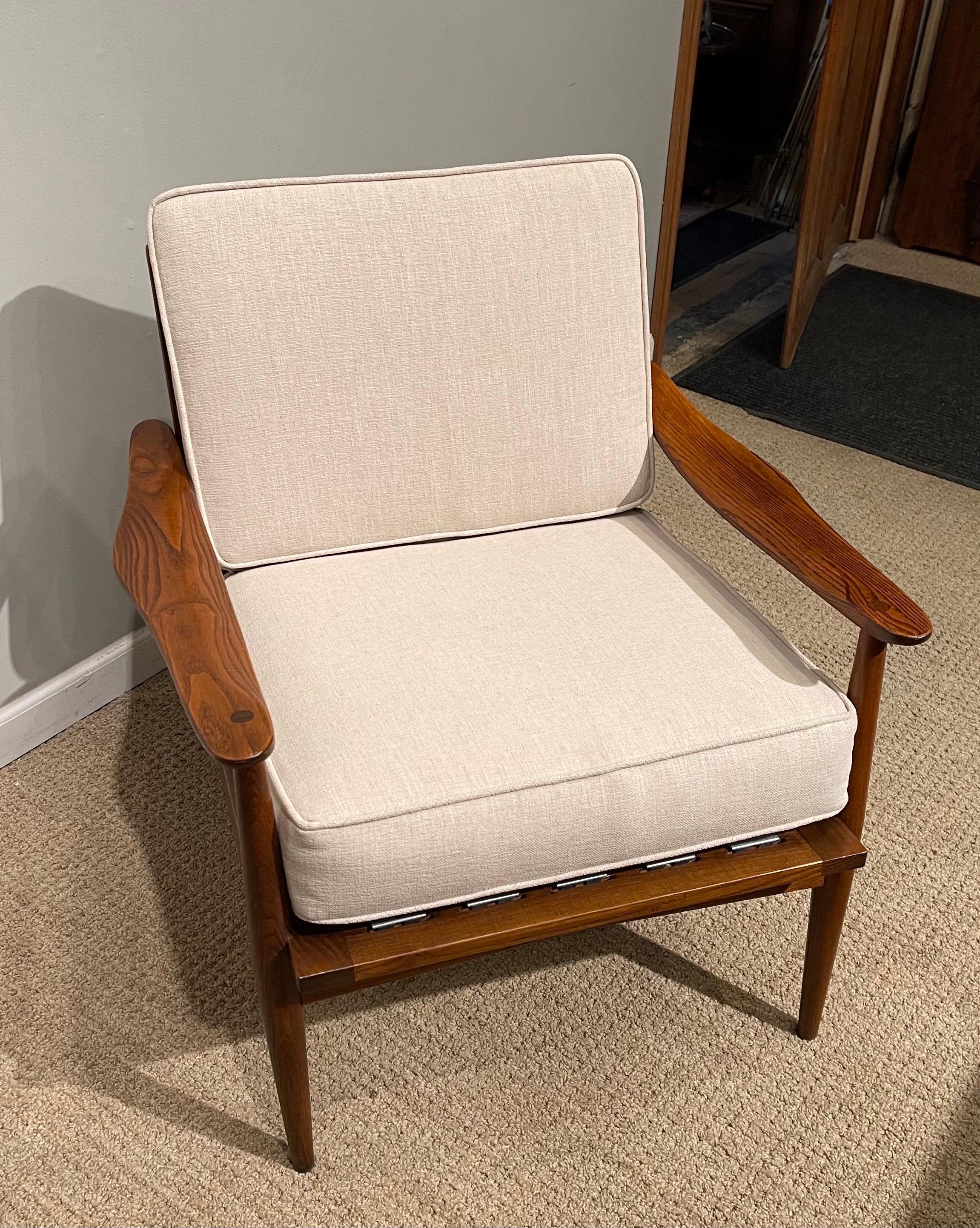 Mid-20th Century Mid-Century Modern Armchair W New Seat & Back Cushions For Sale