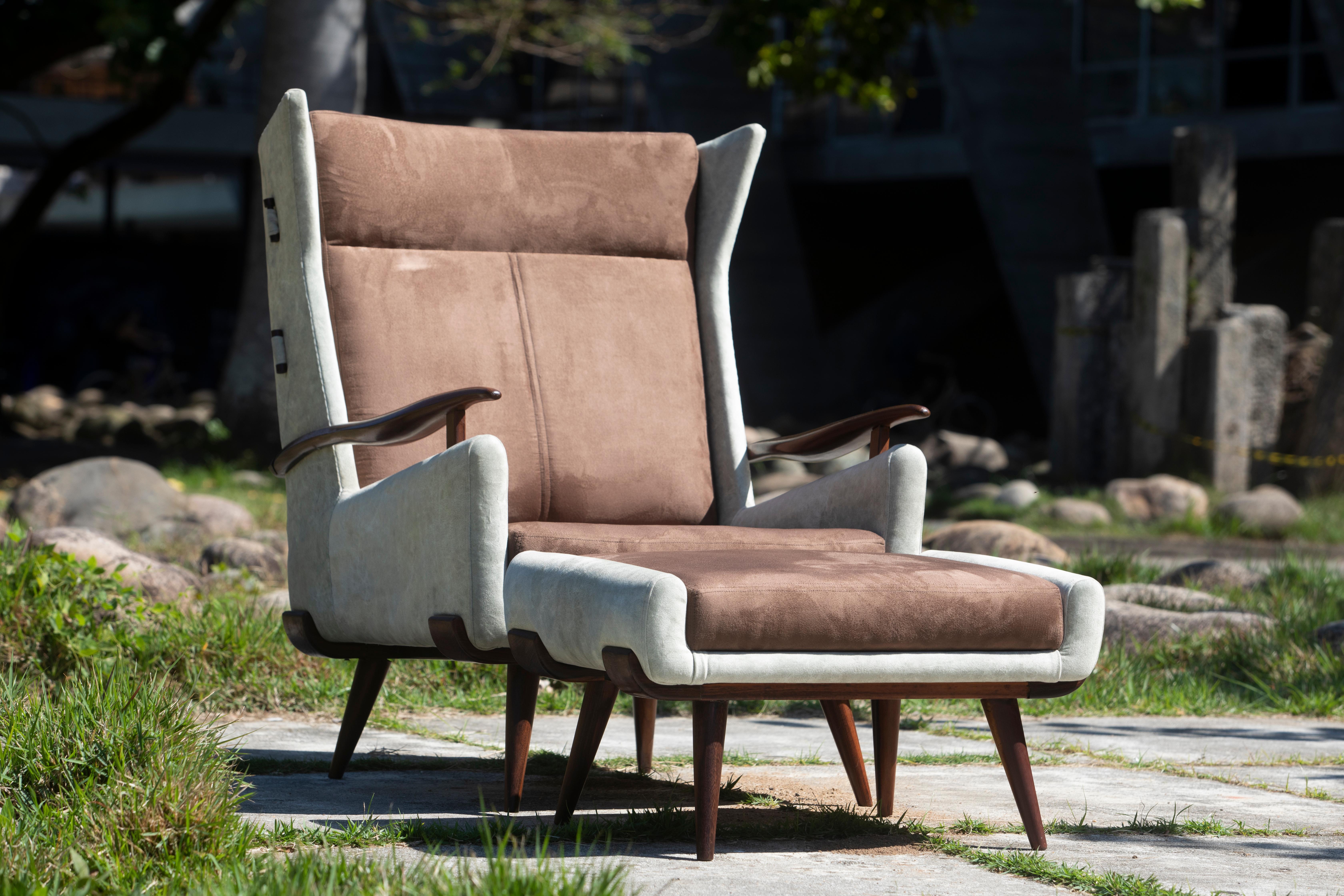 Mid-Century Modern Armchair with ottoman manufactured int he 1960s by Jorge Zalszupin, in Brazil.

This armchair with an ottoman was designed by Jorge Zalszupin, a Brazilian designer renowned for his exceptional craftsmanship and timeless designs.