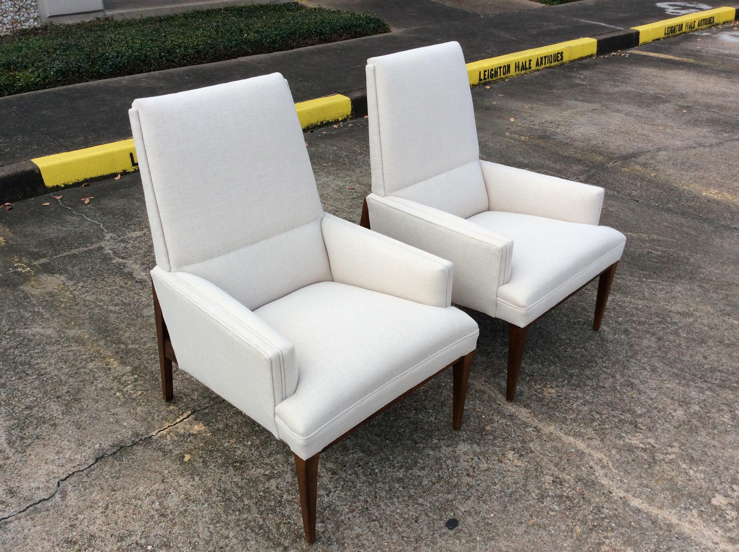 We love the sleek and sculptural form of these Mid-Century Modern lounge chairs. Newly restored and upholstered in a linen blend fabric and standing on wood angular legs, these chairs will withstand the test of time.

25