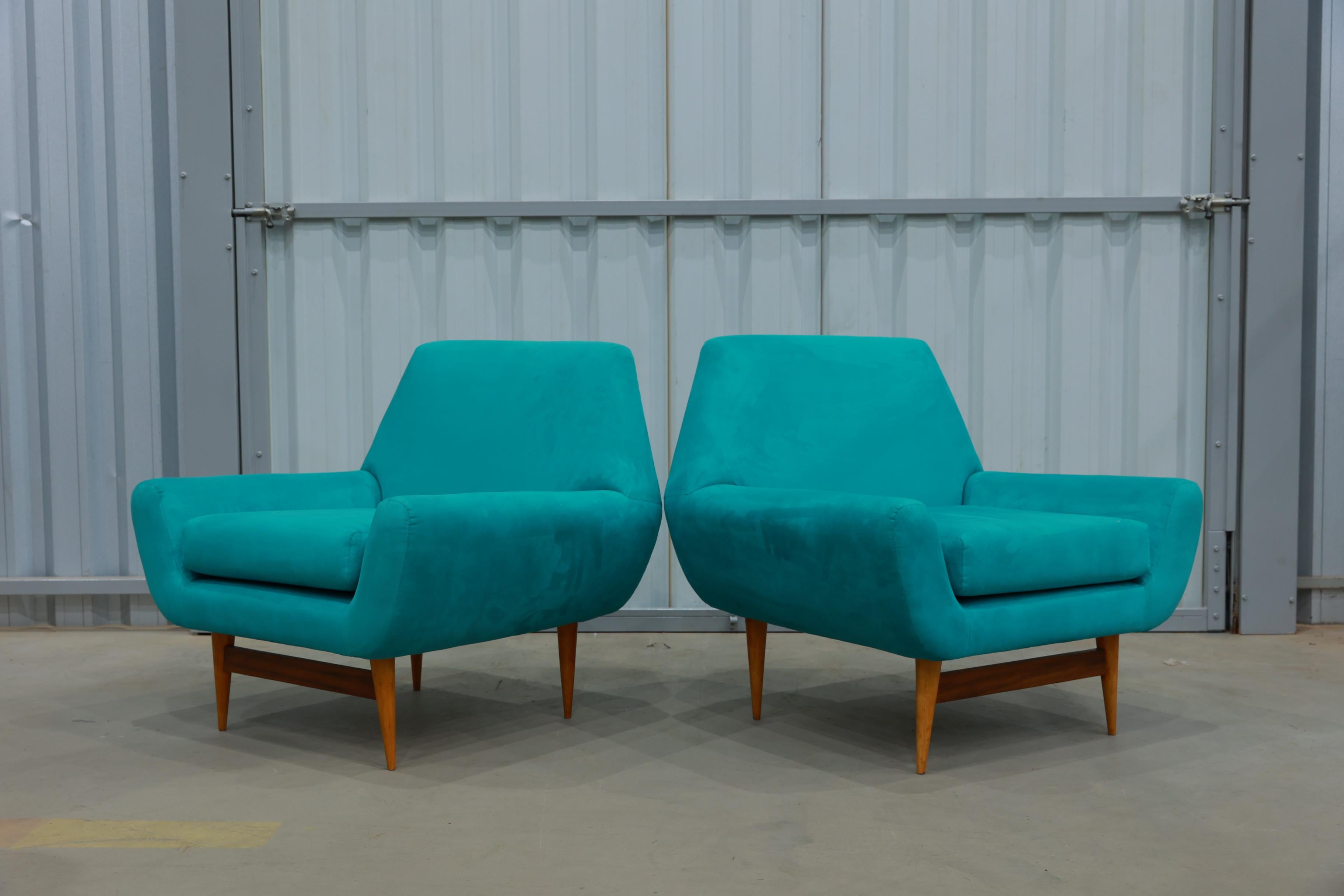 Mid-Century Modern Fauteuils modernes du milieu du siècle en bois dur et en tissu, Unknown, c. 1960 en vente