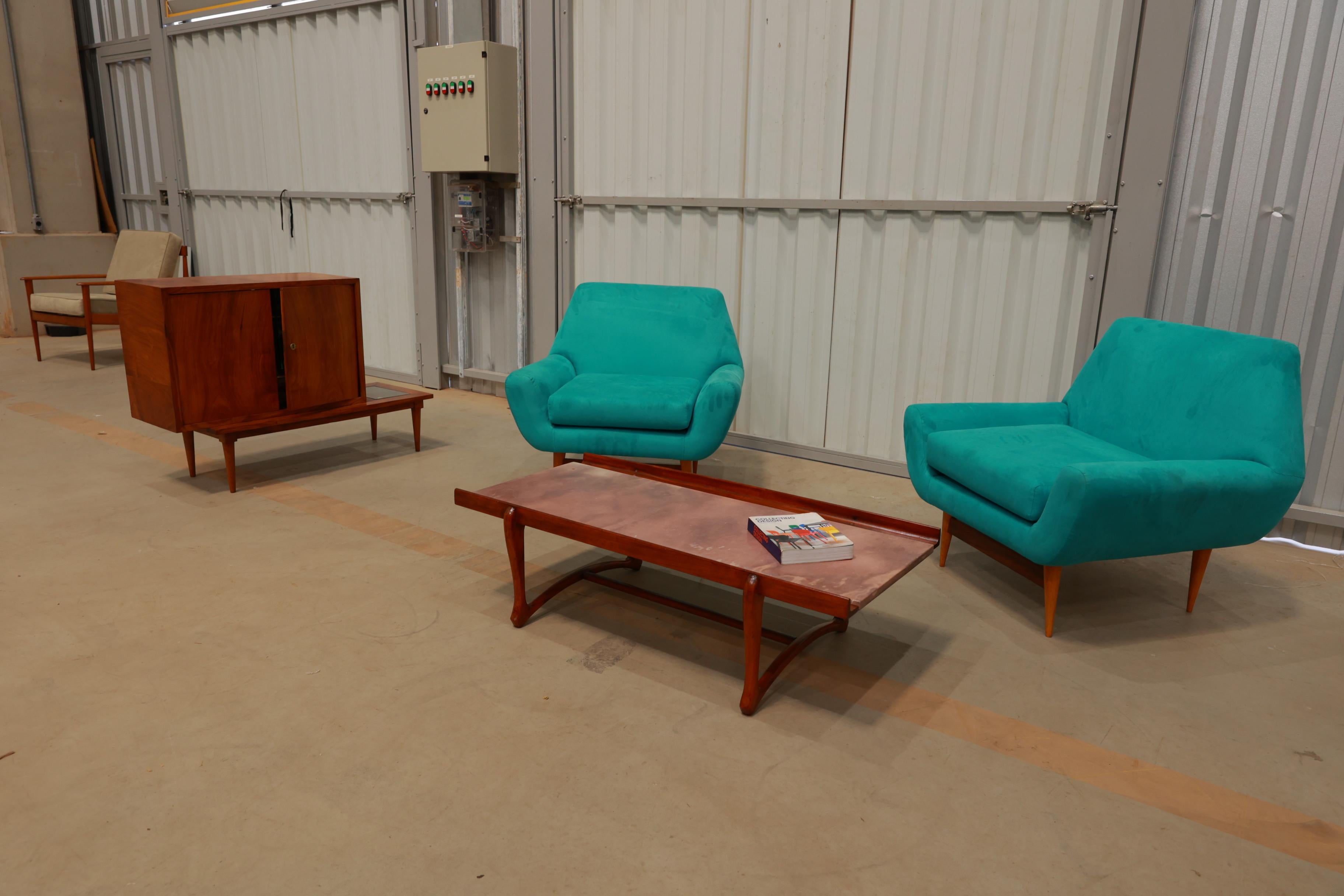 Tissu Fauteuils modernes du milieu du siècle en bois dur et en tissu, Unknown, c. 1960 en vente