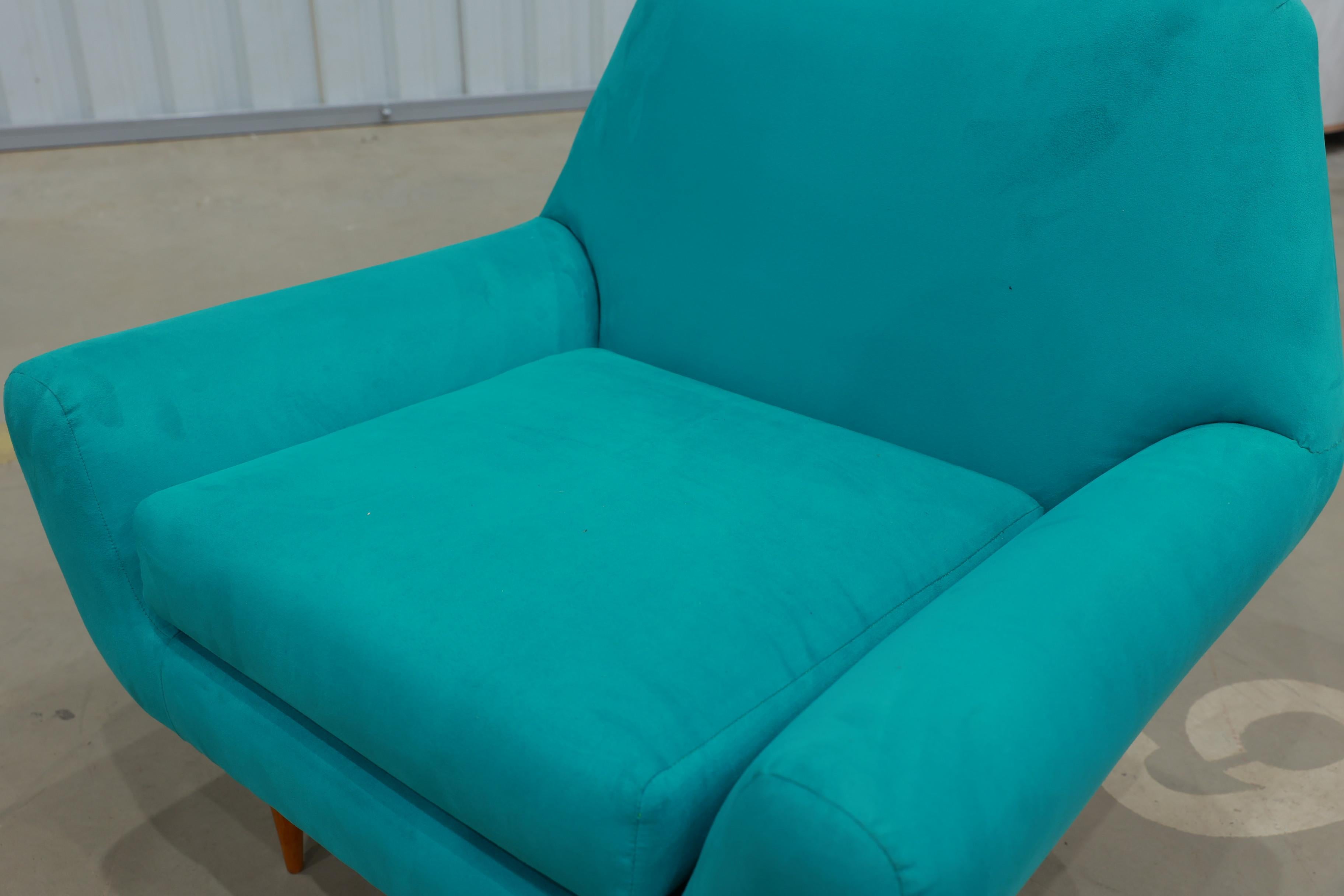 Fauteuils modernes du milieu du siècle en bois dur et en tissu, Unknown, c. 1960 en vente 1