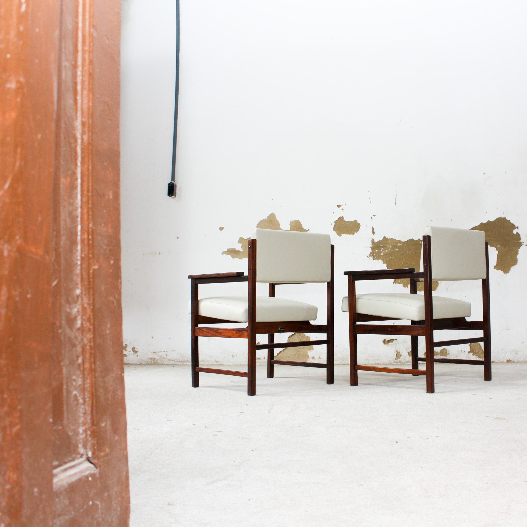 Moderne Sessel aus Hartholz und beigefarbenem Leder aus der Mitte des Jahrhunderts, Bureau, 1960er Jahre, Brasilien im Zustand „Gut“ im Angebot in New York, NY
