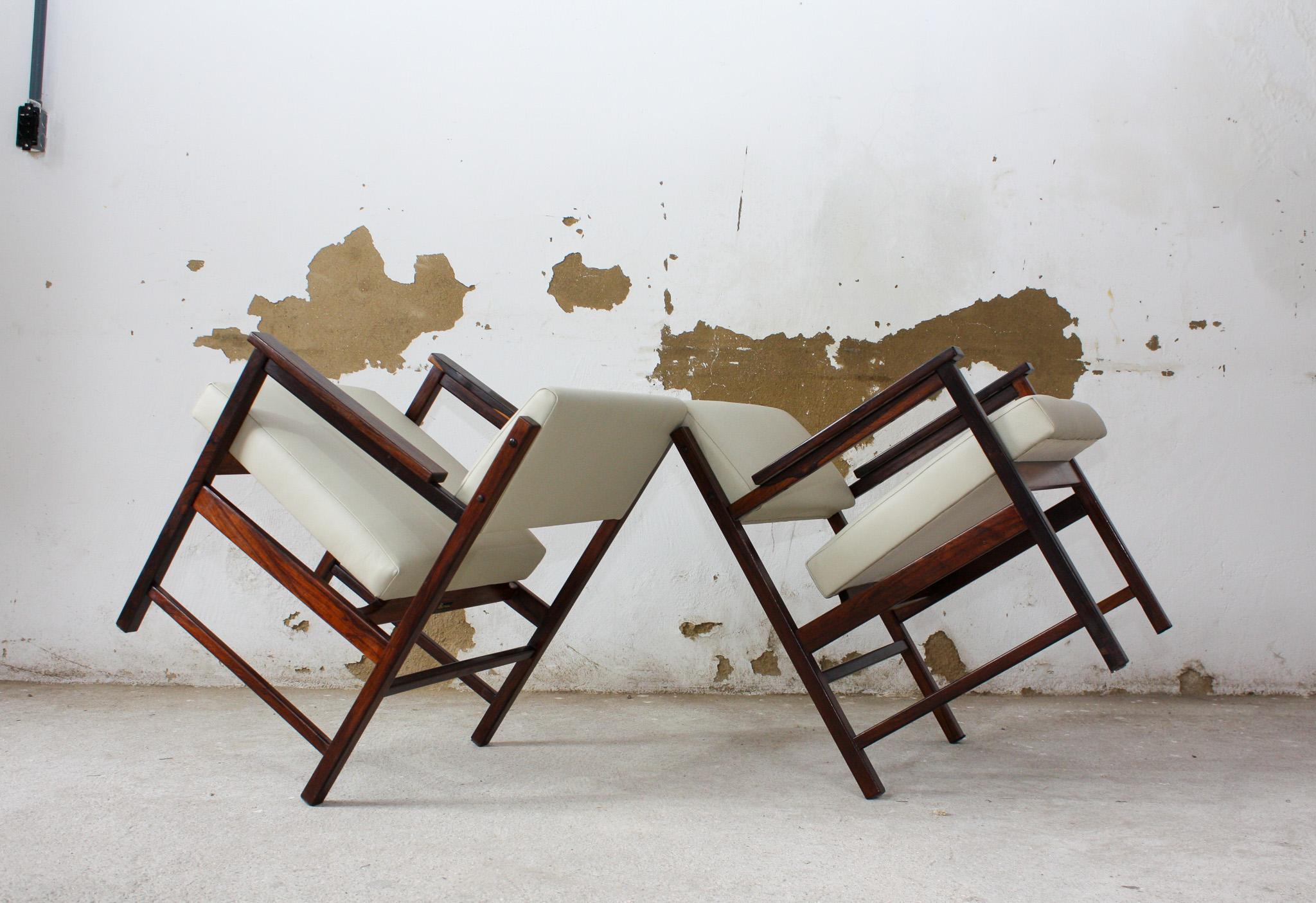 Moderne Sessel aus Hartholz und beigefarbenem Leder aus der Mitte des Jahrhunderts, Bureau, 1960er Jahre, Brasilien im Angebot 2
