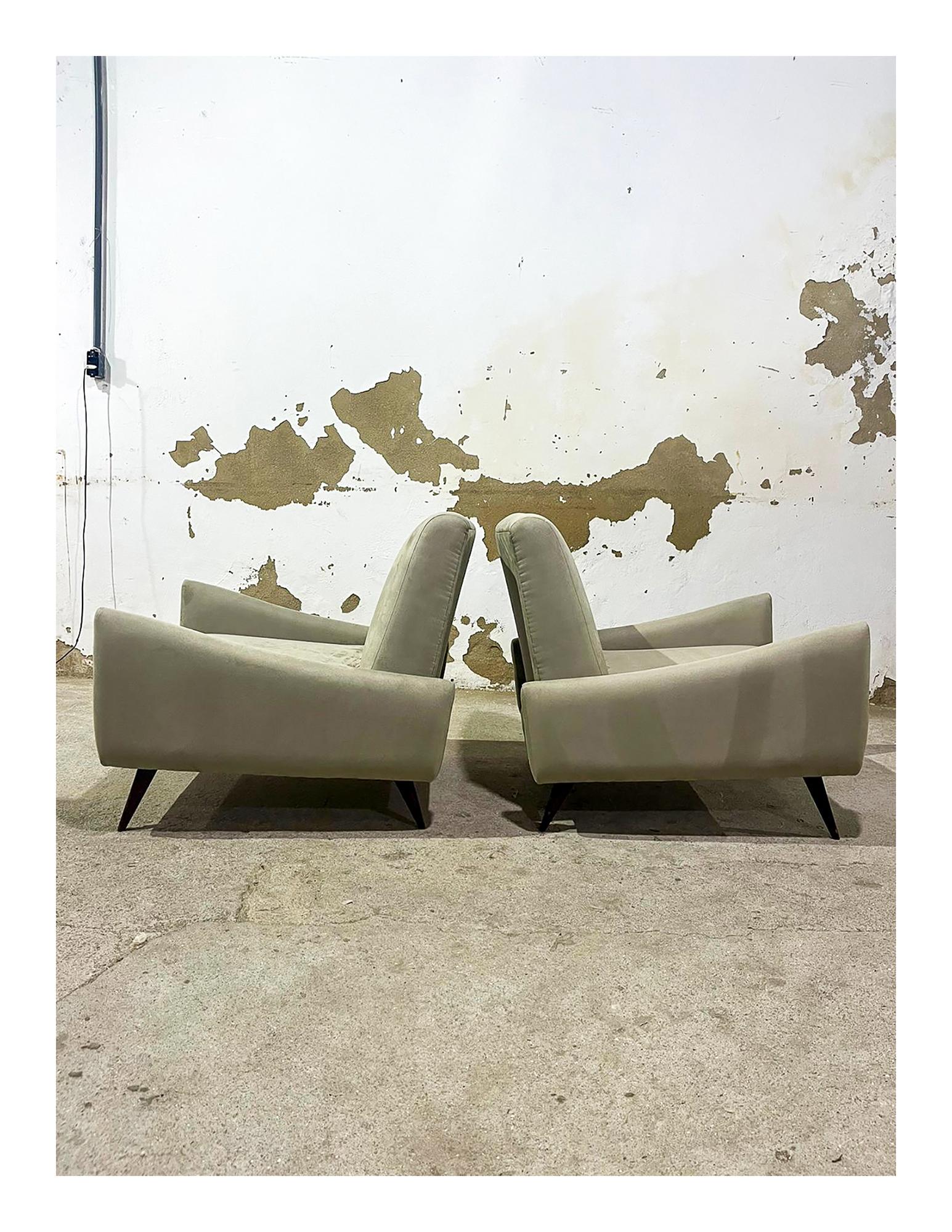 Mid Century Modern Armchairs in Hardwood & Fabric Att. to Jorge Zalszupin For Sale 3