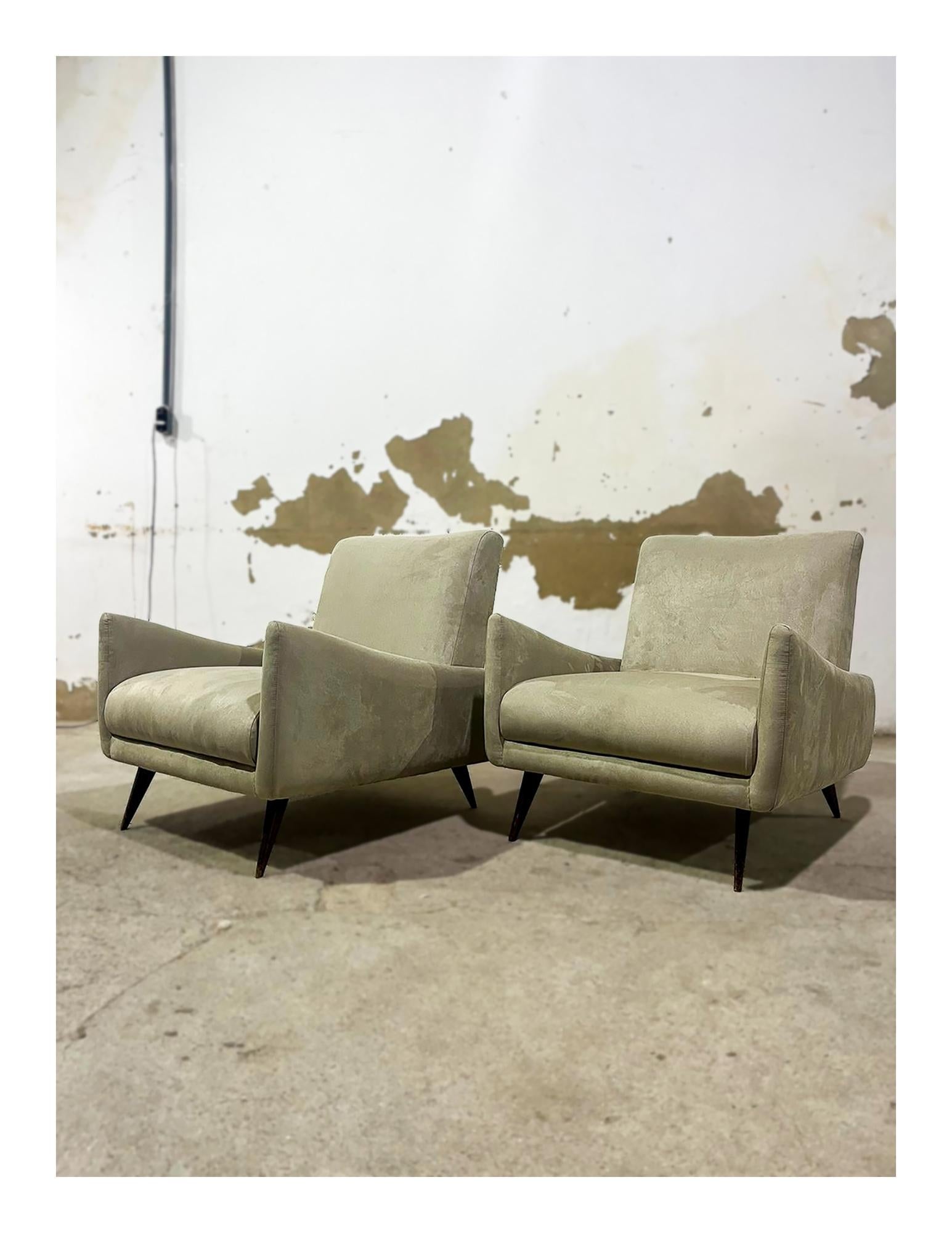 Mid Century Modern Armchairs in Hardwood & Fabric Att. to Jorge Zalszupin For Sale 4