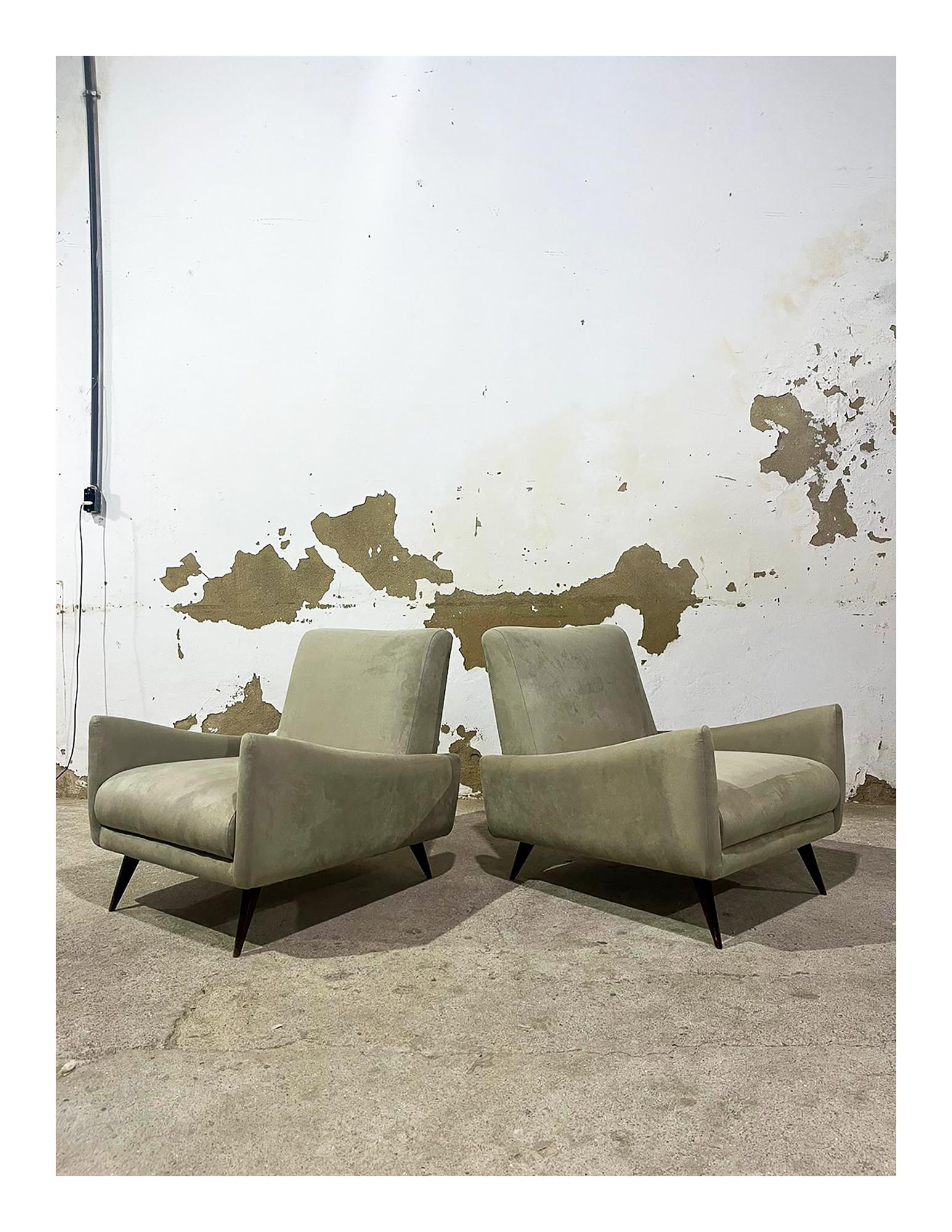 Mid-Century Modern Mid Century Modern Armchairs in Hardwood & Fabric Att. to Jorge Zalszupin For Sale