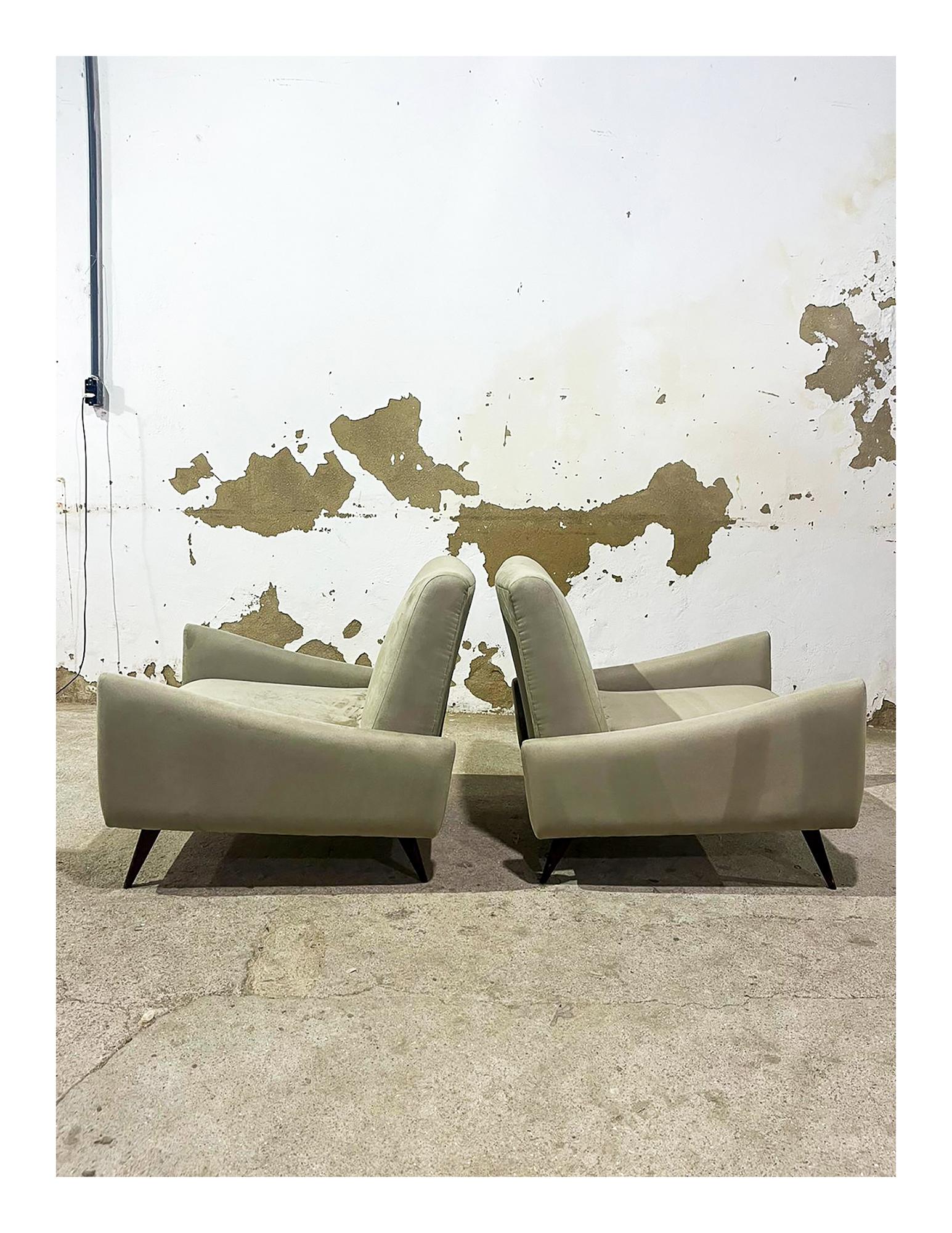Moderne Sessel aus Hartholz und Stoff aus der Mitte des Jahrhunderts Att. an Jorge Zalszupin im Zustand „Gut“ im Angebot in New York, NY