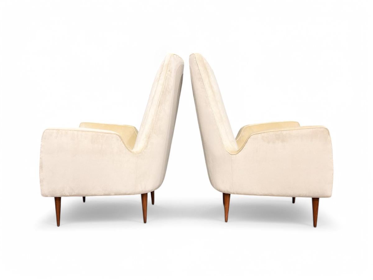 Brazilian Mid-Century Modern Armchairs in Hardwood & Velvet by Giuseppe Scapinelli, Brazil For Sale