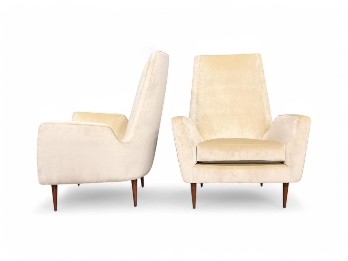 Mid-Century Modern Armchairs in Hardwood & Velvet by Giuseppe Scapinelli, Brazil For Sale 4