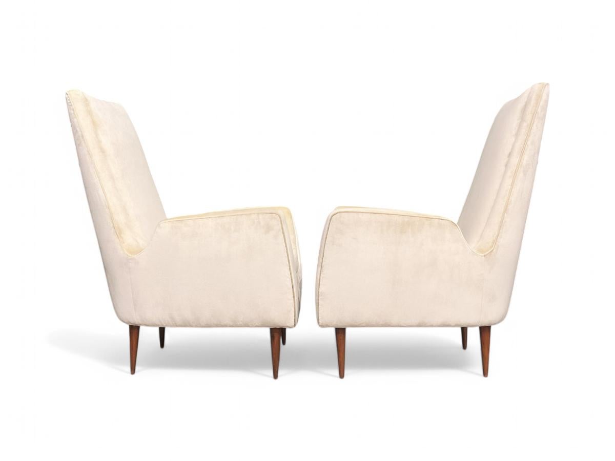 20th Century Mid-Century Modern Armchairs in Hardwood & Velvet by Giuseppe Scapinelli, Brazil For Sale