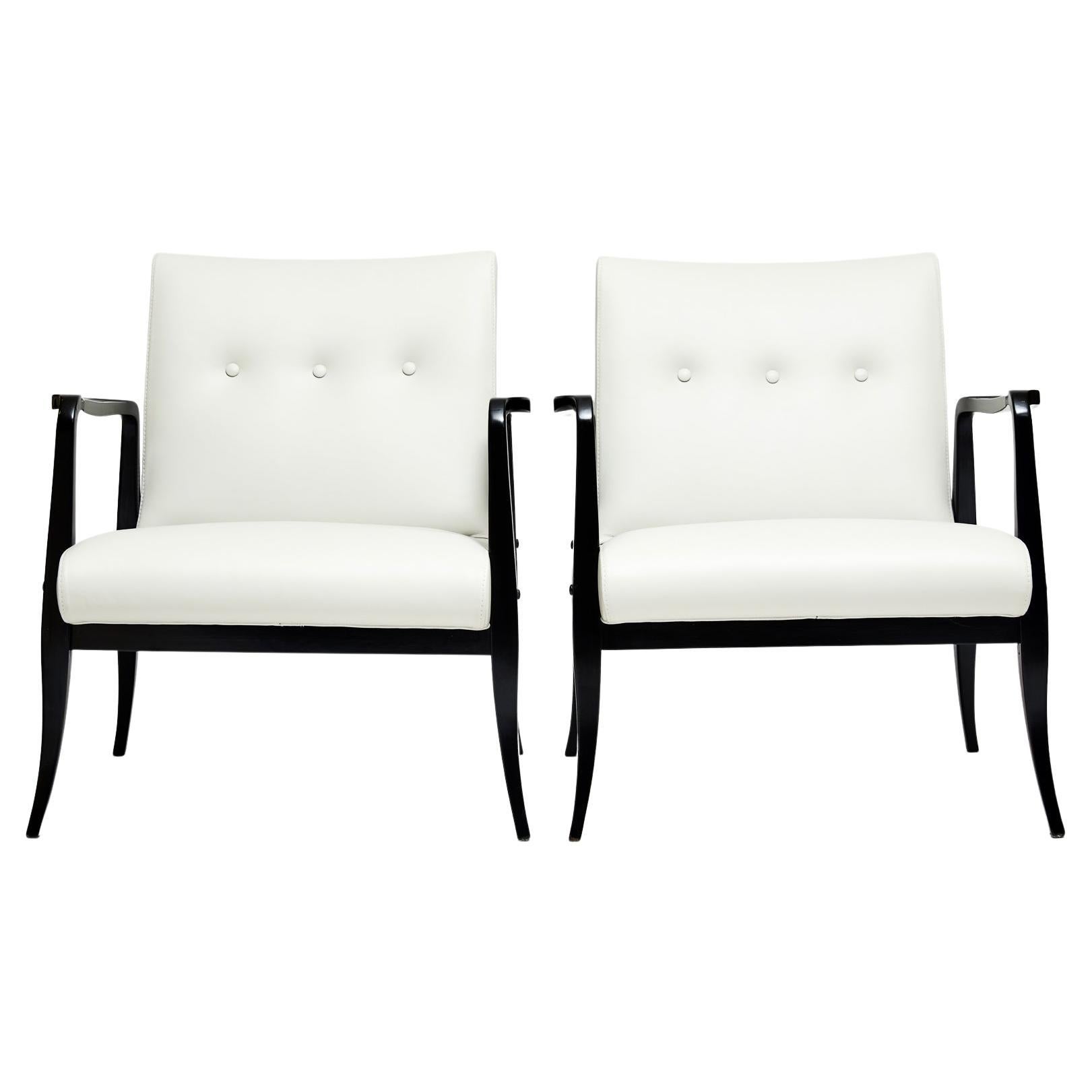 Brésilien Fauteuils modernes du milieu du siècle en bois de feuillus et cuir blanc. Joaquim Tenreiro Brésil en vente