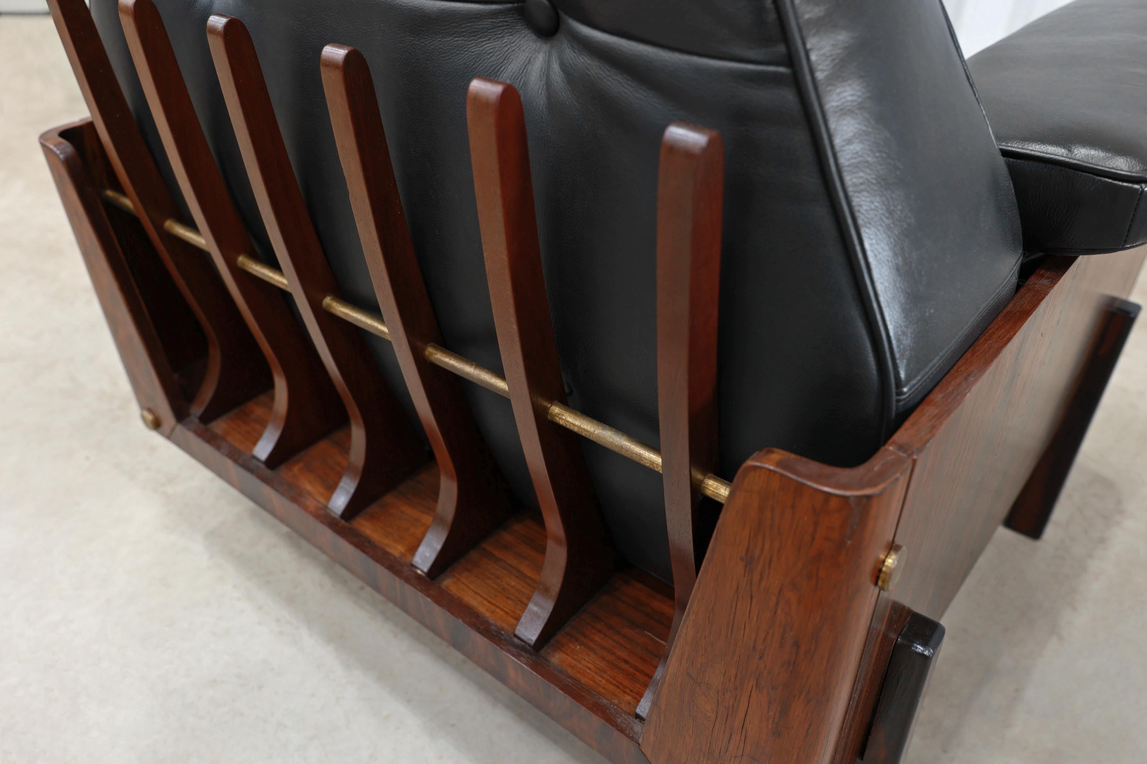 Mid-Century Modern Armchairs in Rosewood & Black Leather by Bertomeu, Brazil For Sale 4