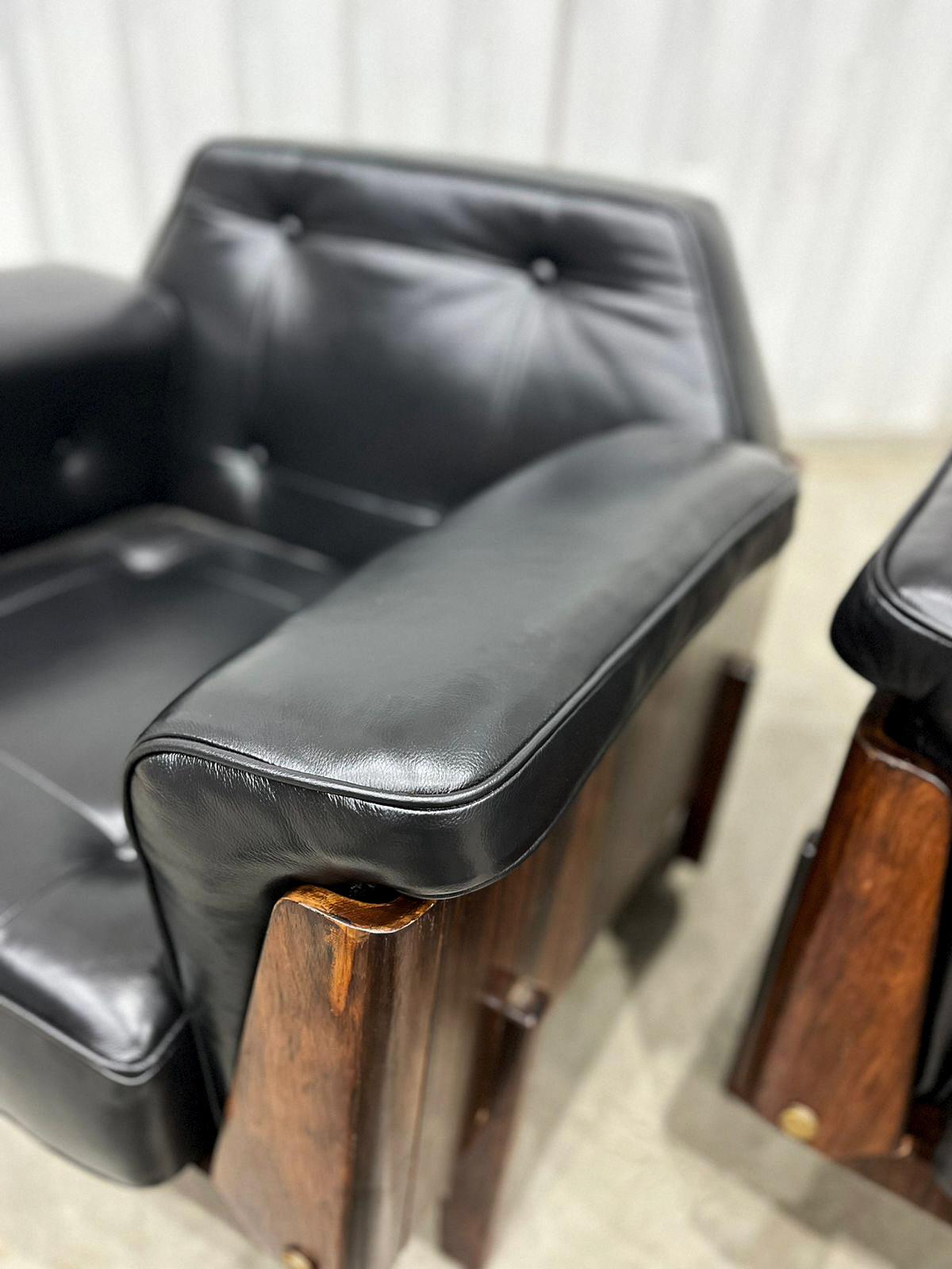 Mid-Century Modern Armchairs in Rosewood & Black Leather by Bertomeu, Brazil 5