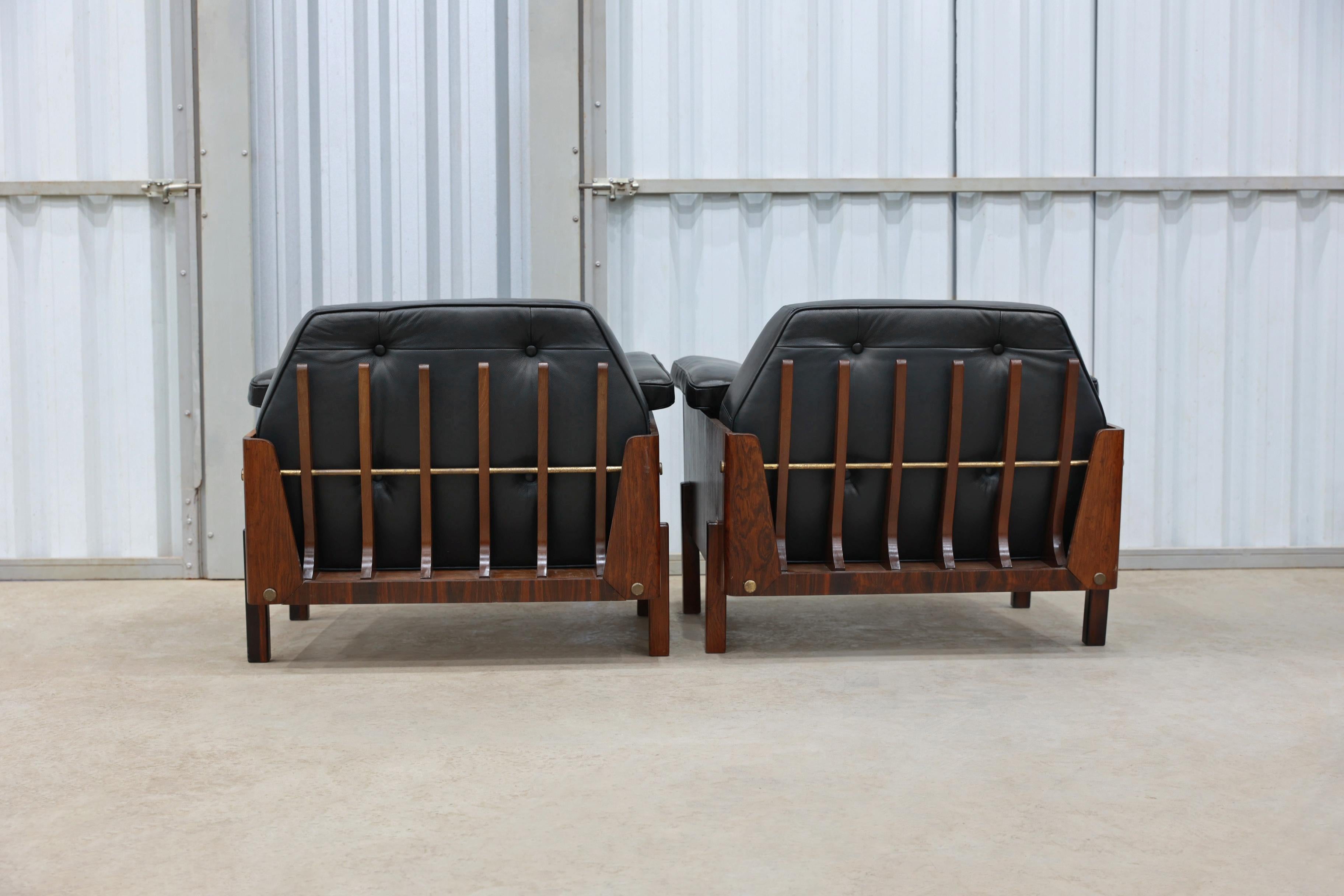 20th Century Mid-Century Modern Armchairs in Rosewood & Black Leather by Bertomeu, Brazil