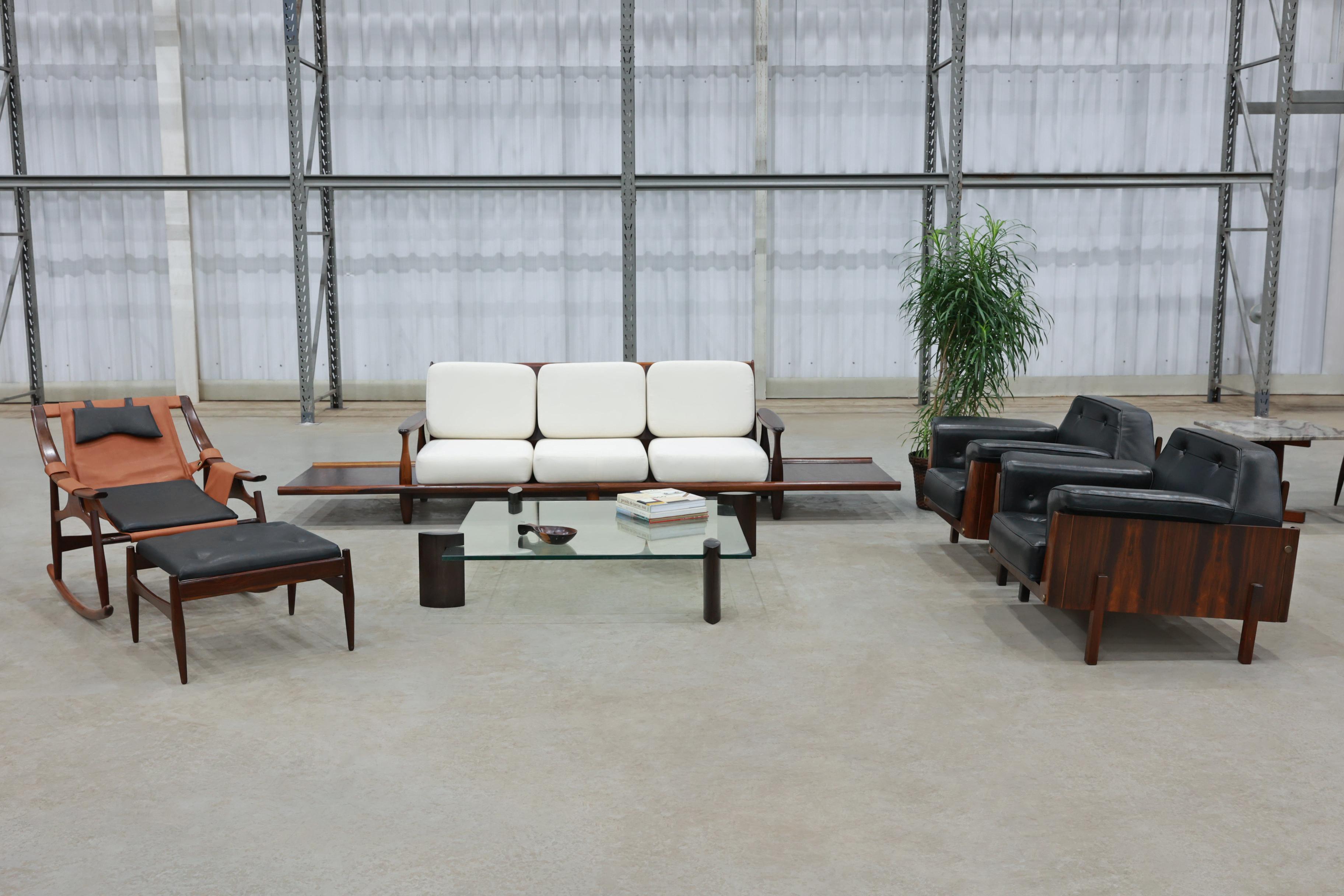 Mid-Century Modern Armchairs in Rosewood & Black Leather by Bertomeu, Brazil For Sale 2